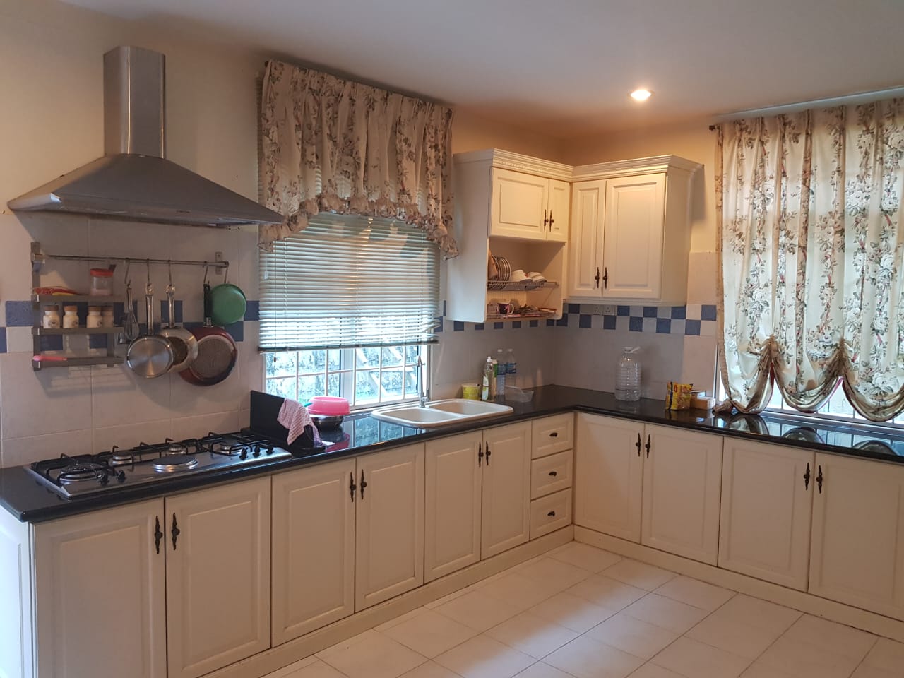 BIG LAND FULLY FURNISHED 2.5 Storey Semi D House at Taman Dahlia Melaka for Rent image