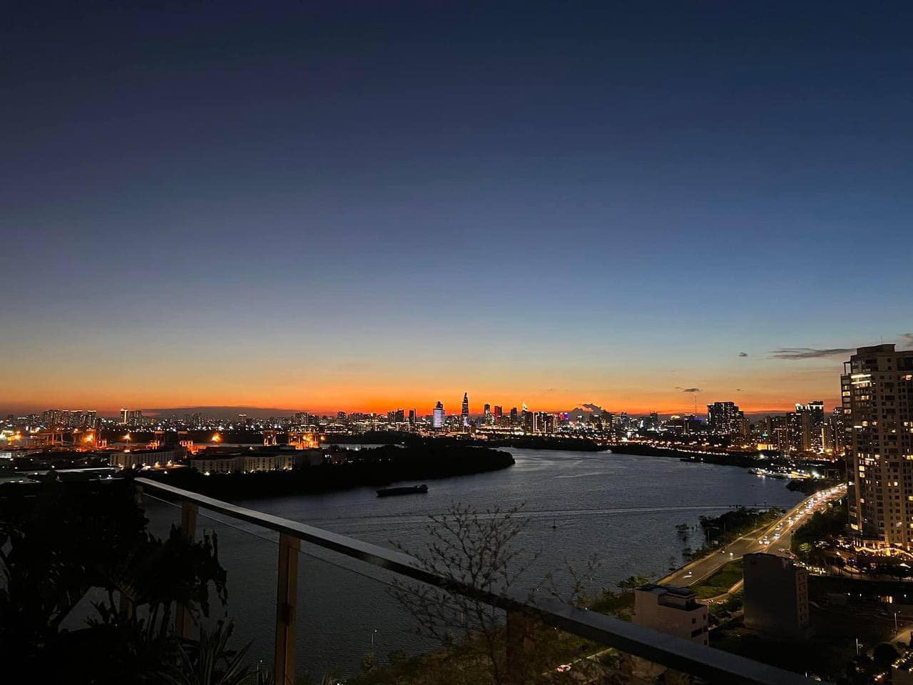 𝐎𝐧𝐞 𝐕𝐞𝐫𝐚𝐧𝐝𝐚𝐡 one of the apartments with the most beautiful direct view of the Saigon River image