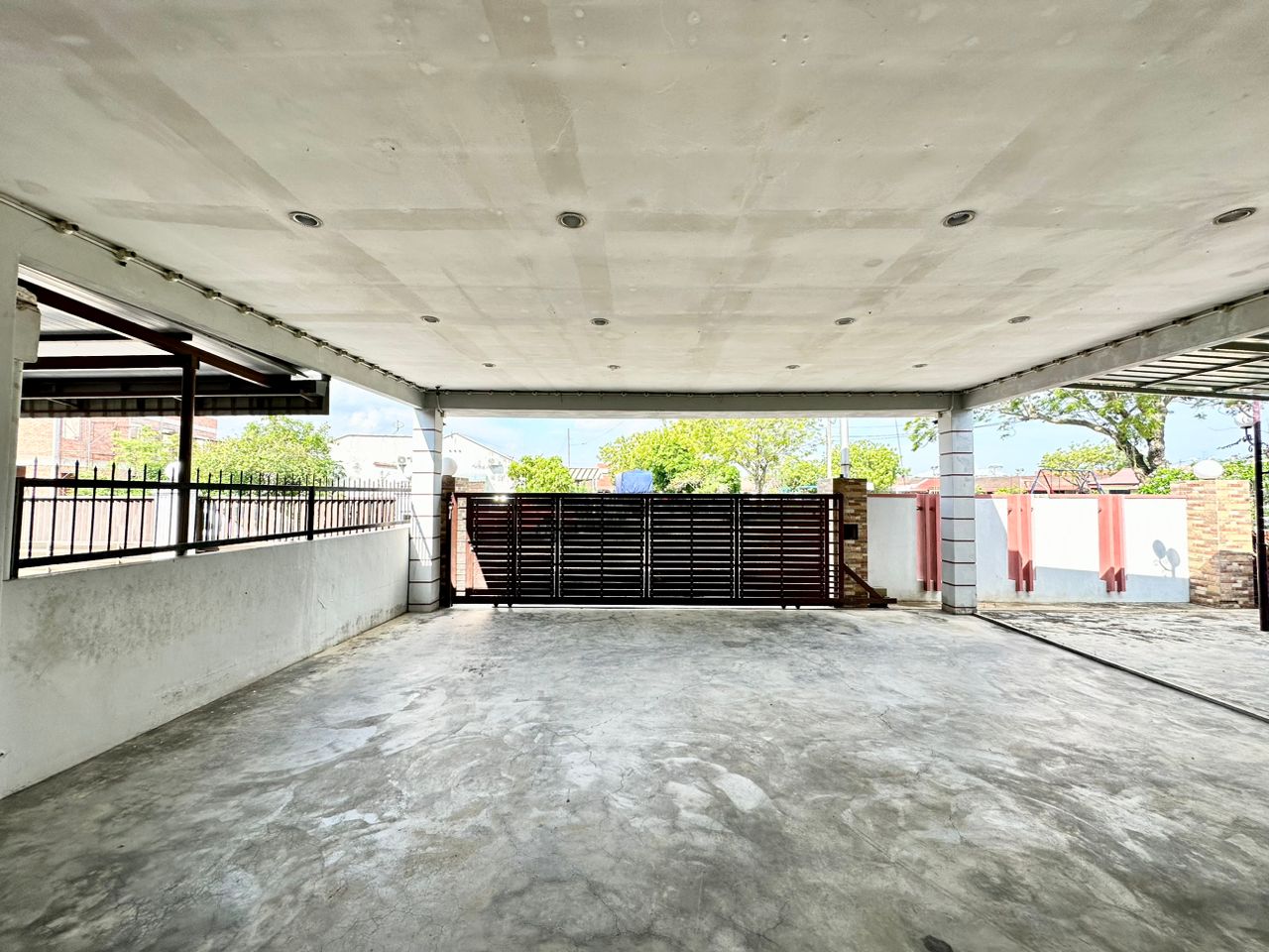 Renovated Single Storey Semi Detached House at Sin Hoe Garden for rent image