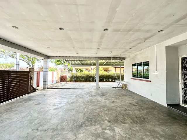 Renovated Single Storey Semi Detached House at Sin Hoe Garden for rent image