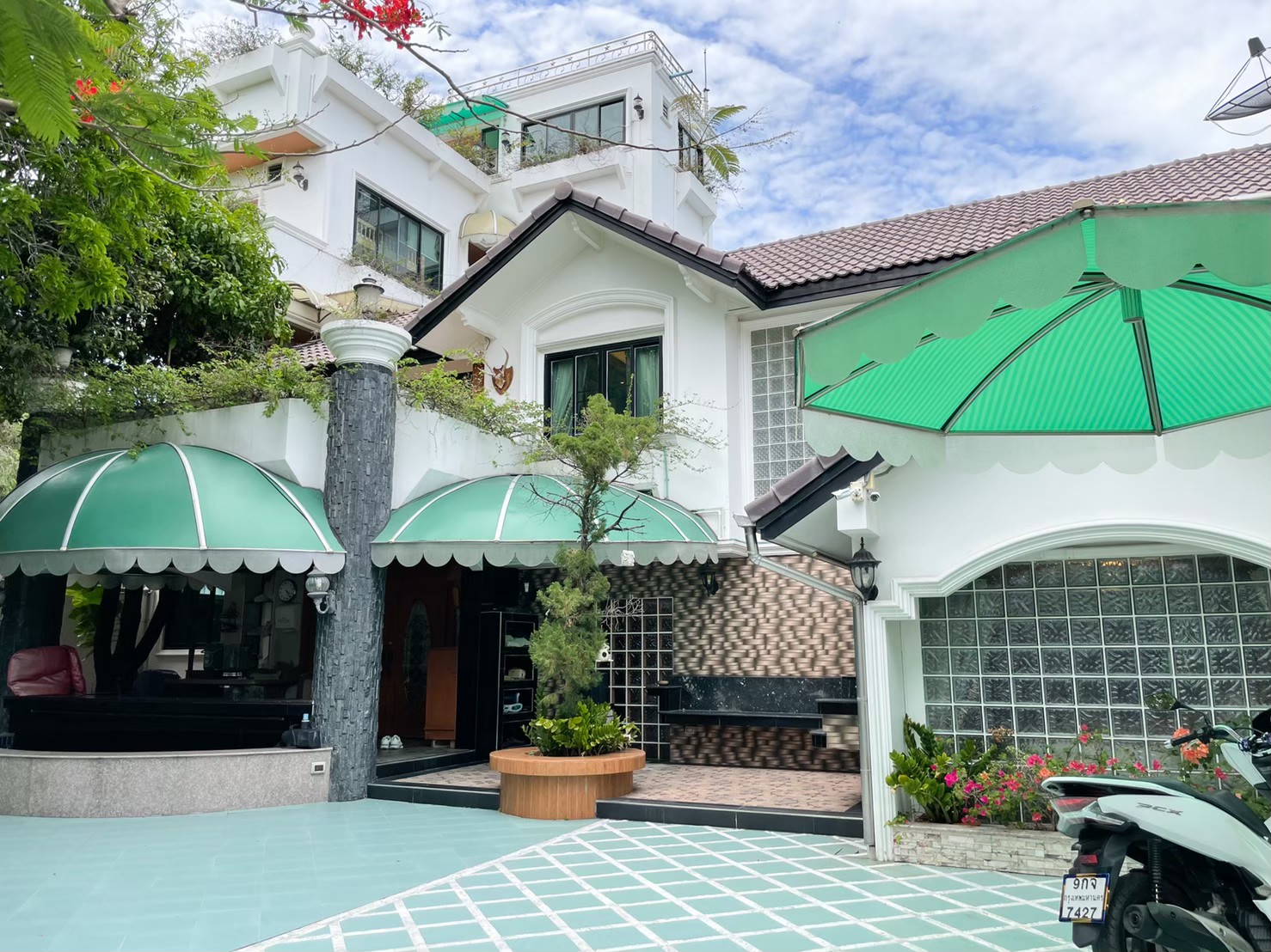 Single house, Soi Sap Bunchai 7, Mueang Samut Pakarn, Samut Prakan Province, 4 and a half storey detached house. image