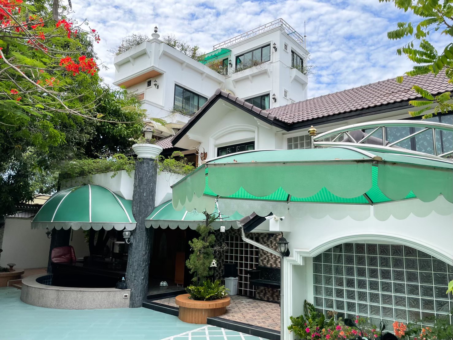 Single house, Soi Sap Bunchai 7, Mueang Samut Pakarn, Samut Prakan Province, 4 and a half storey detached house. image