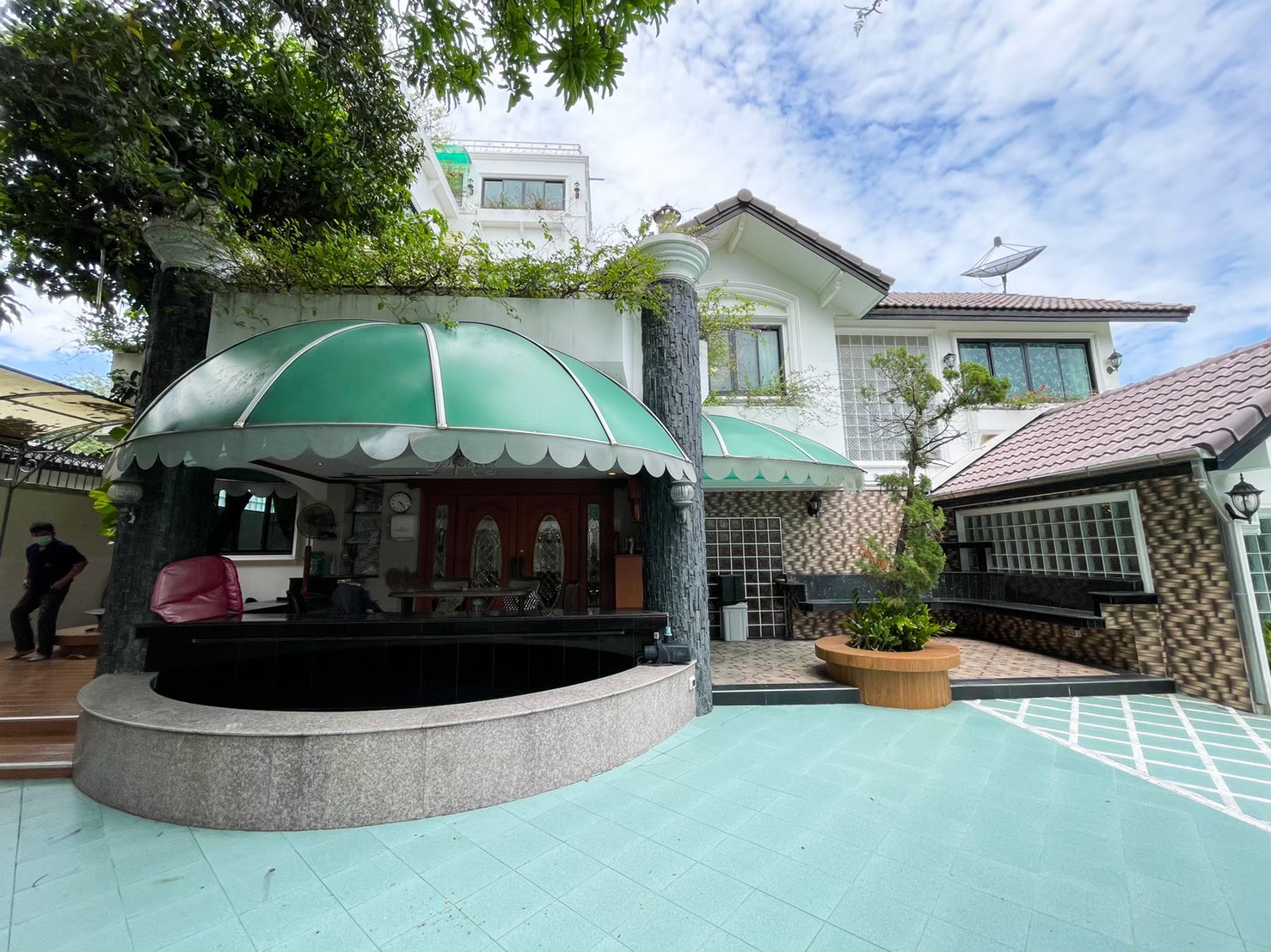 Single house, Soi Sap Bunchai 7, Mueang Samut Pakarn, Samut Prakan Province, 4 and a half storey detached house. image