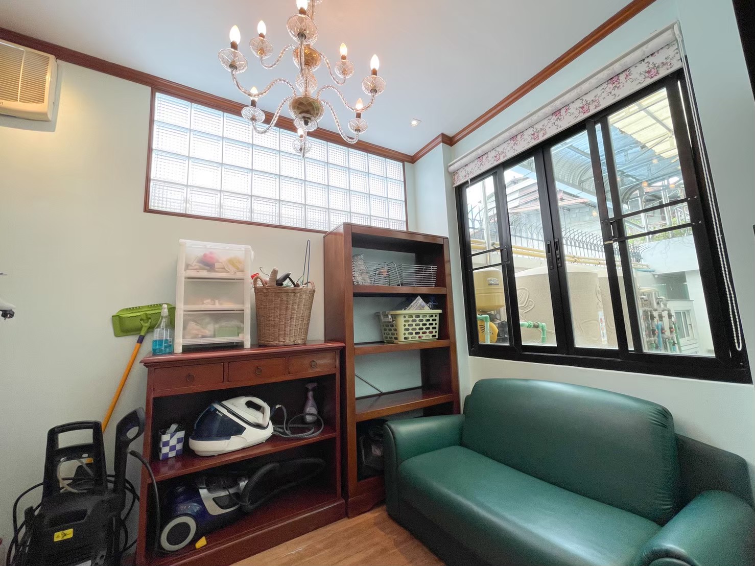 Single house, Soi Sap Bunchai 7, Mueang Samut Pakarn, Samut Prakan Province, 4 and a half storey detached house. image