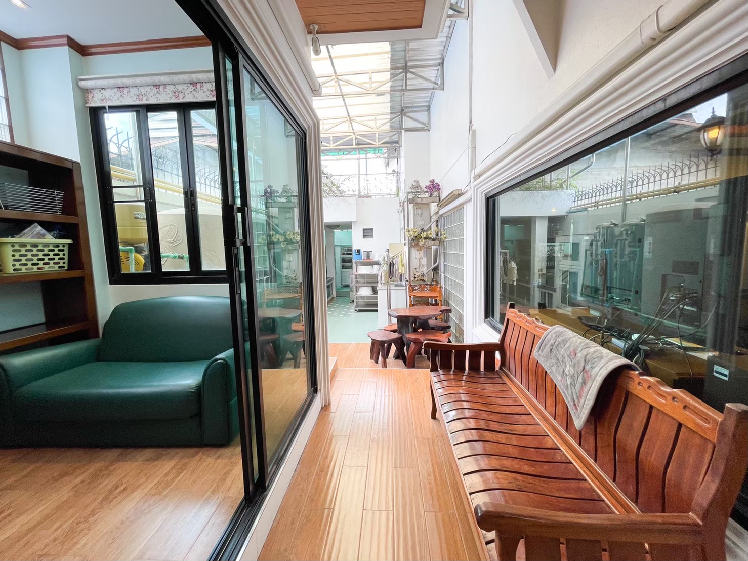 Single house, Soi Sap Bunchai 7, Mueang Samut Pakarn, Samut Prakan Province, 4 and a half storey detached house. image