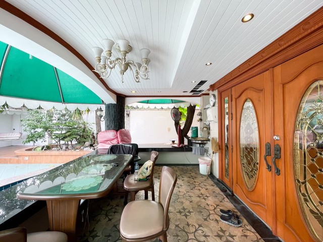 Single house, Soi Sap Bunchai 7, Mueang Samut Pakarn, Samut Prakan Province, 4 and a half storey detached house. image