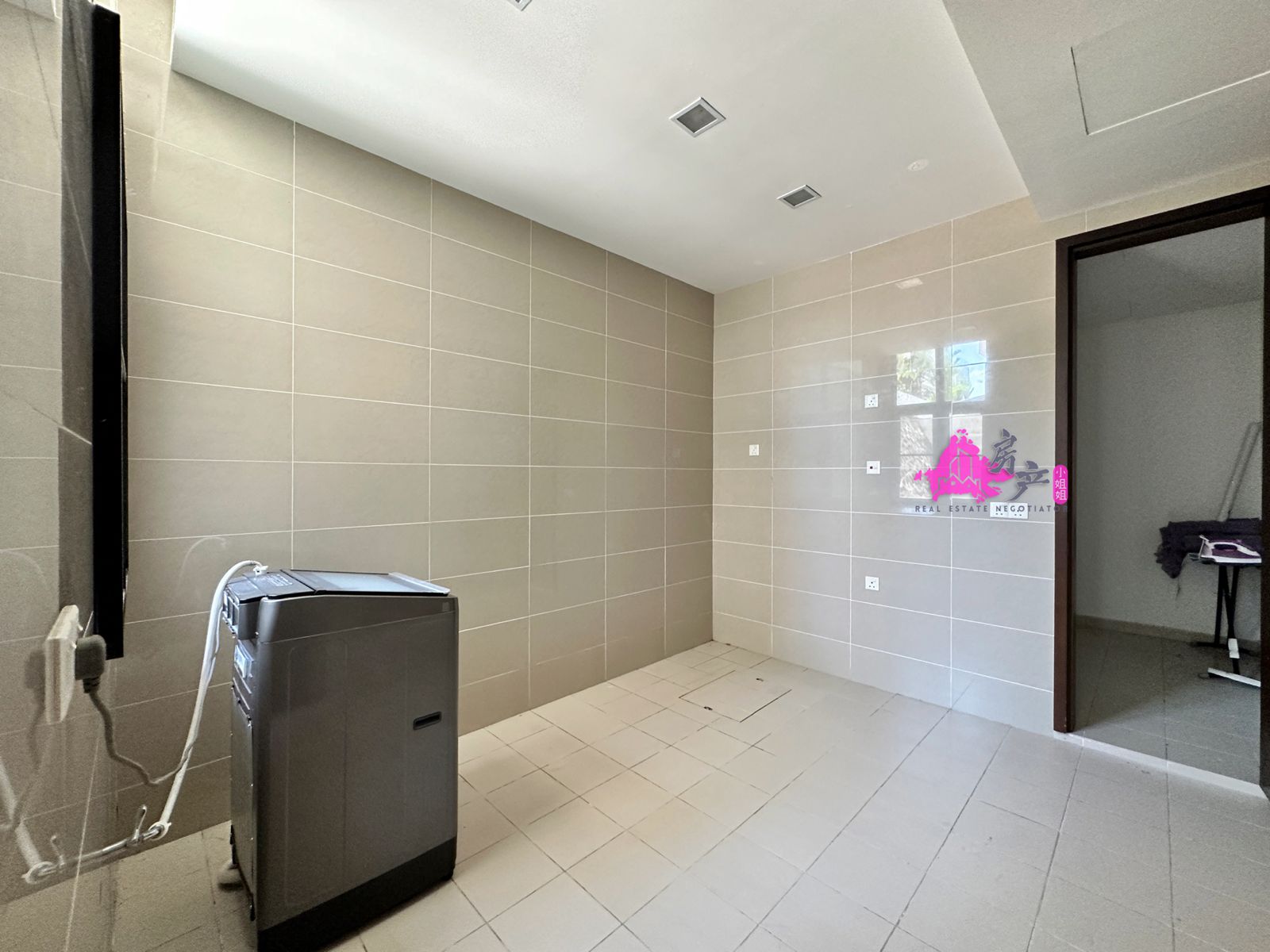 THE PEAK VILLA T.LIPAT image