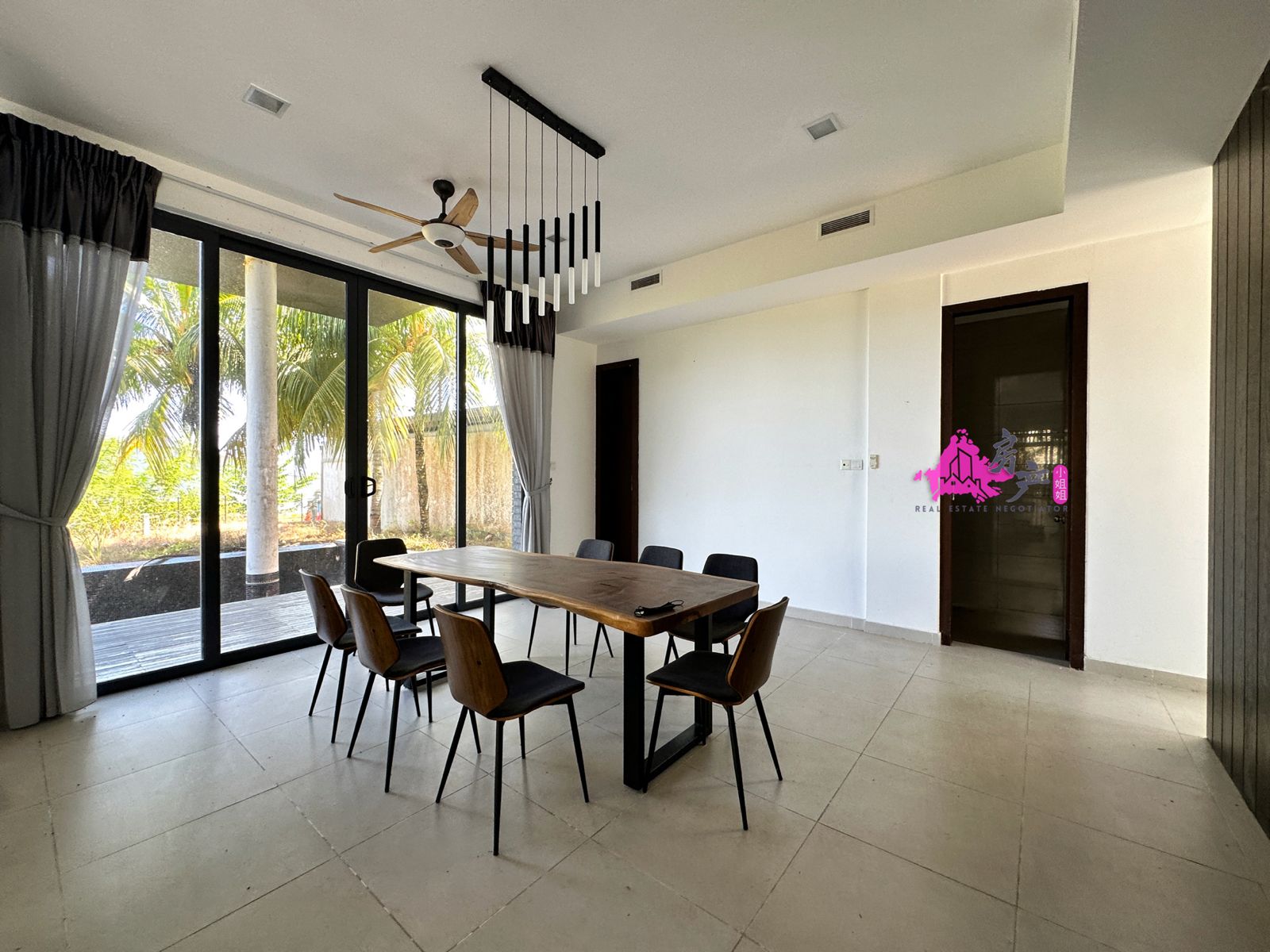 THE PEAK VILLA T.LIPAT image