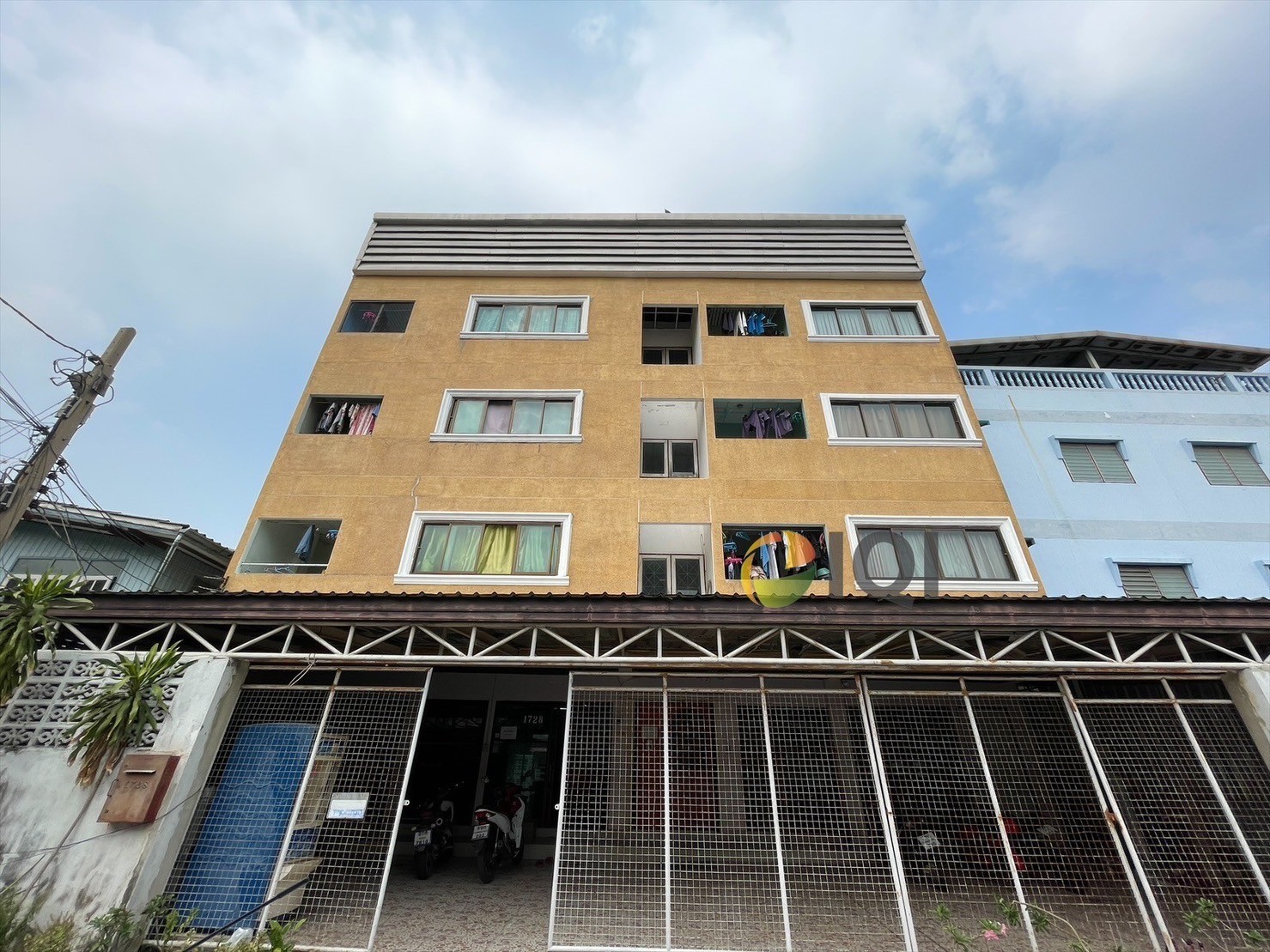 Apartment for sale in Soi Thetsaban Bang Pu 43,  from the BTS sai luad station only 200 meters image