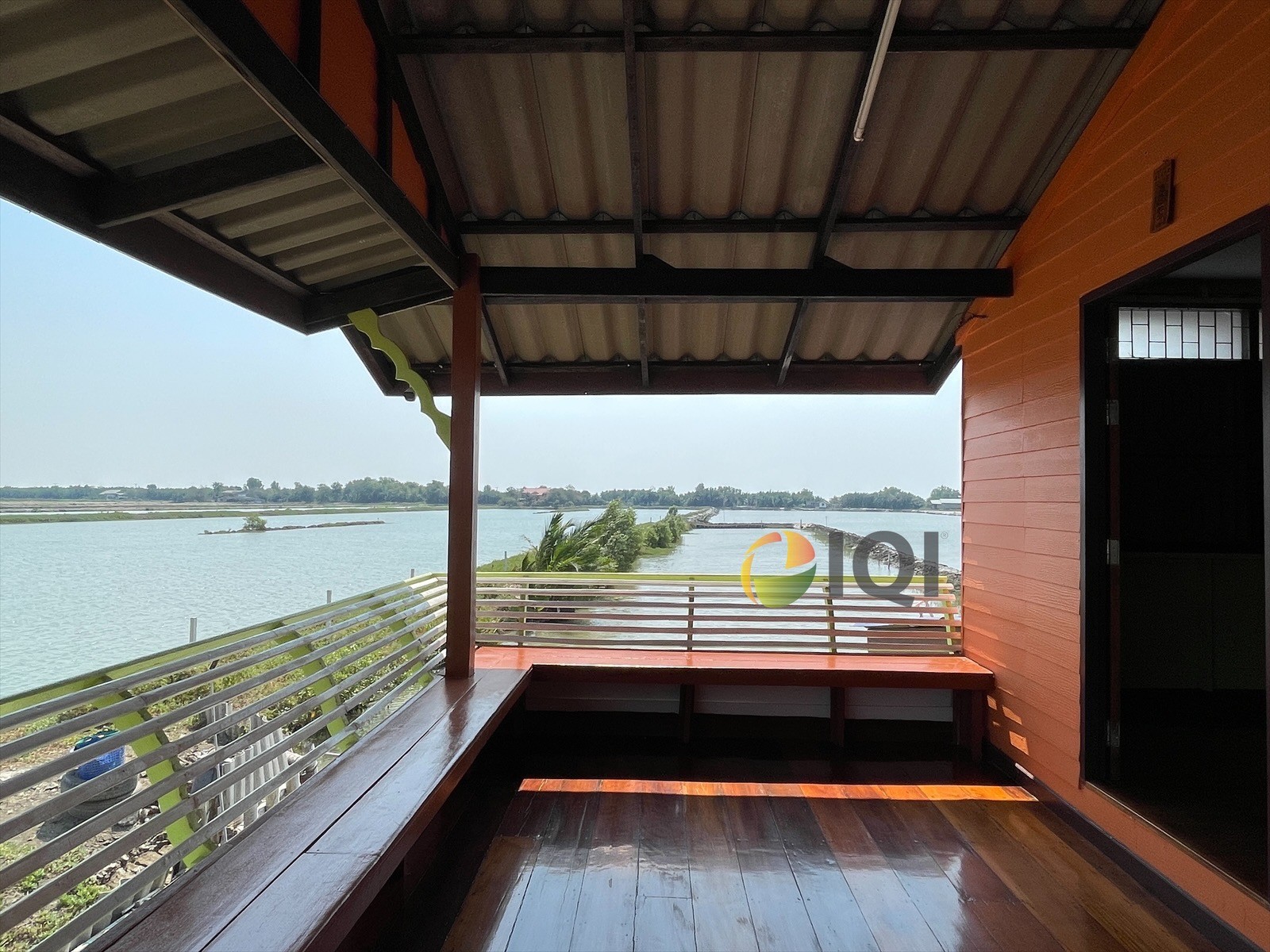 Land for sale with building It is a vacation home with a sea bass pond around the house.  For sale 7,000,000 baht Phra Samut Chedi District Samut Prakan Province image