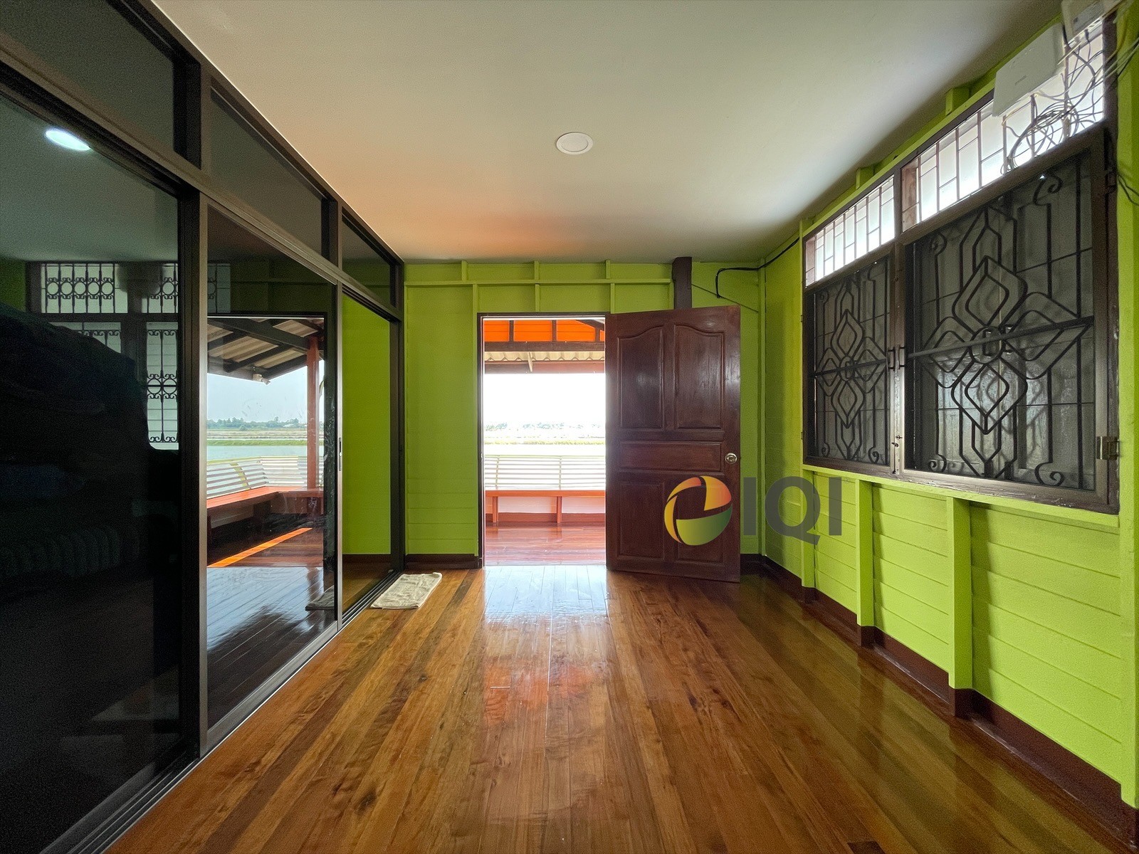 Land for sale with building It is a vacation home with a sea bass pond around the house.  For sale 7,000,000 baht Phra Samut Chedi District Samut Prakan Province image