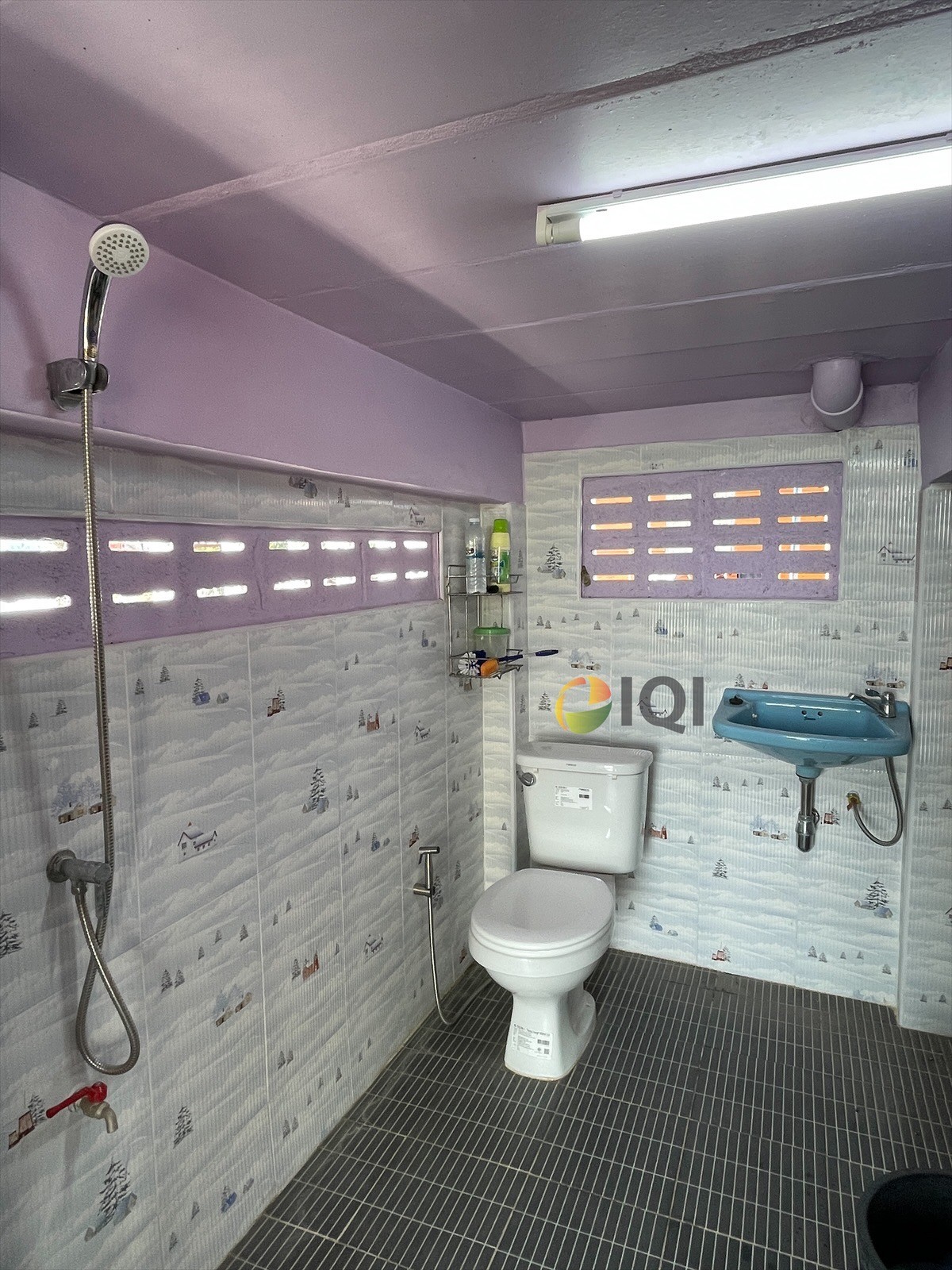 Land for sale with building It is a vacation home with a sea bass pond around the house.  For sale 7,000,000 baht Phra Samut Chedi District Samut Prakan Province image