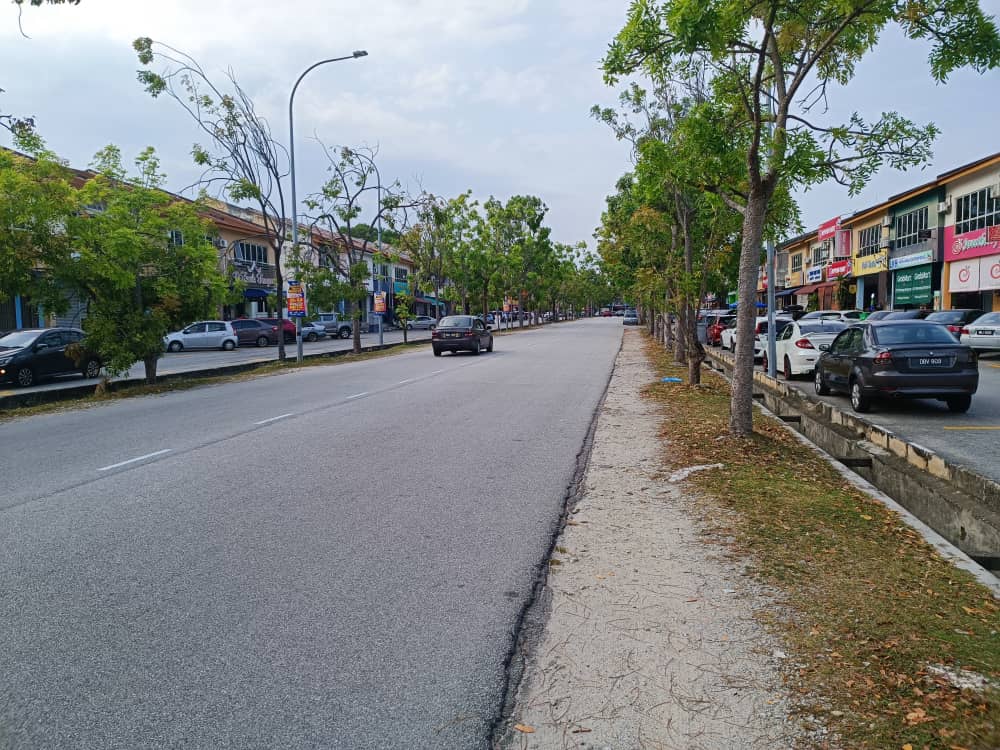 Facing Main Road Double Storey Shop Lot Taman Tasik Utama for Sale image