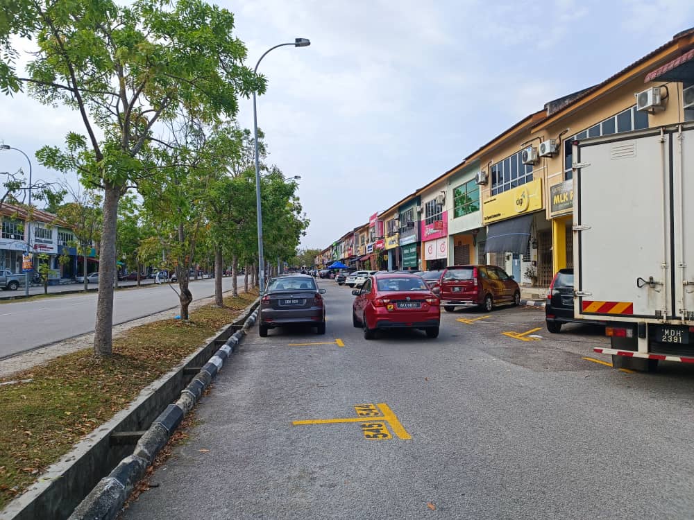 Facing Main Road Double Storey Shop Lot Taman Tasik Utama for Sale image