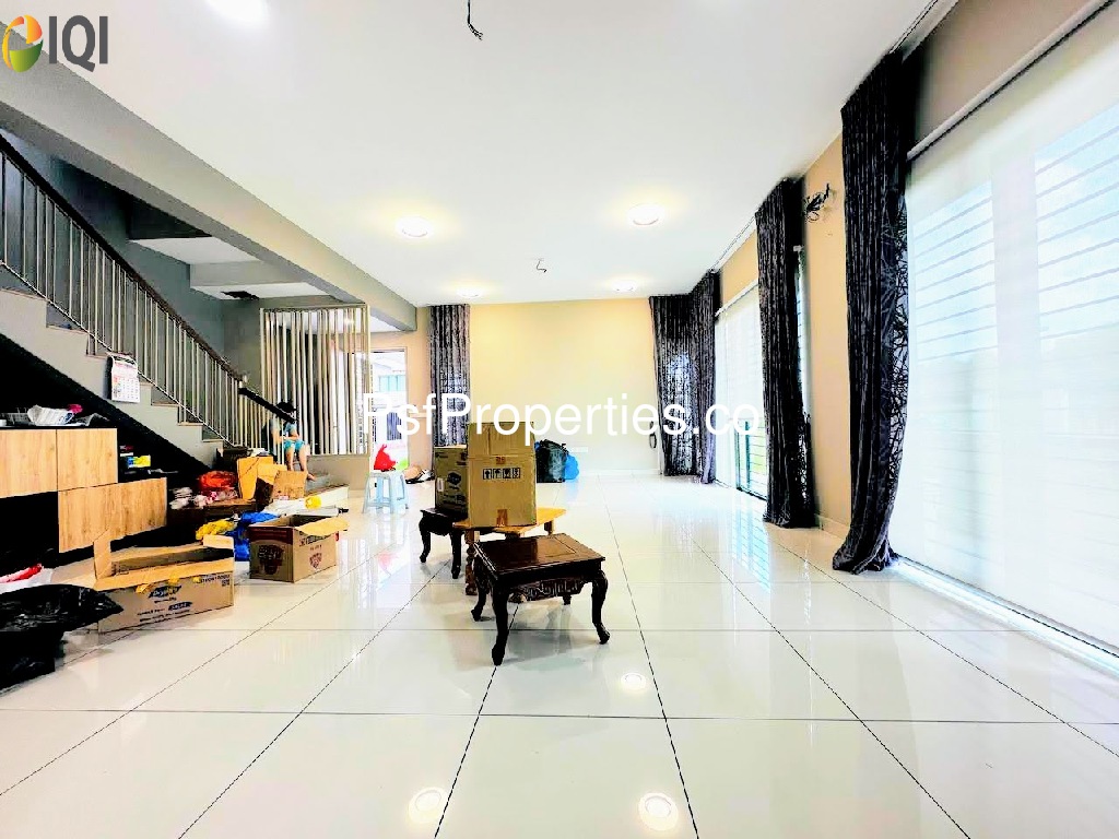 Elmina Valley 4 image