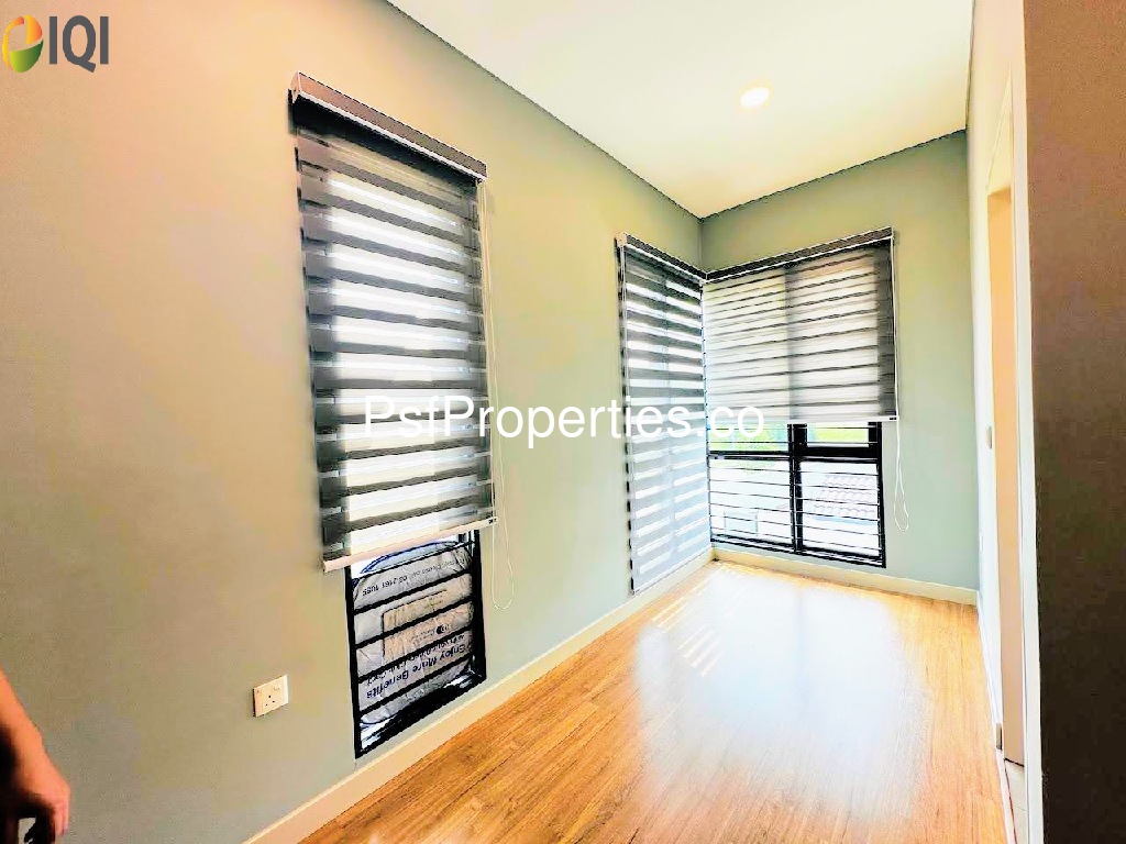 Elmina Valley 4 image