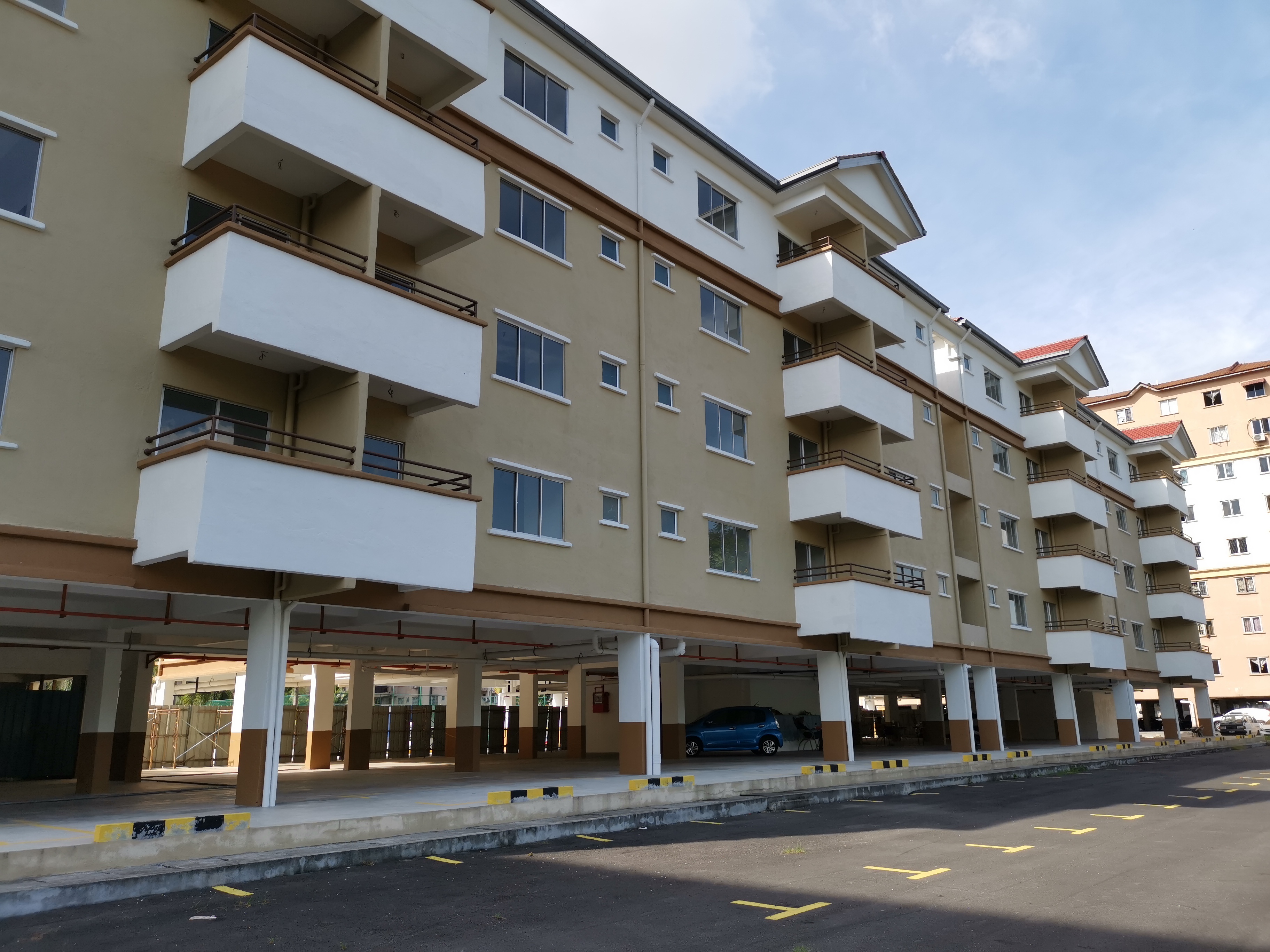 Golden Villa Apartment image