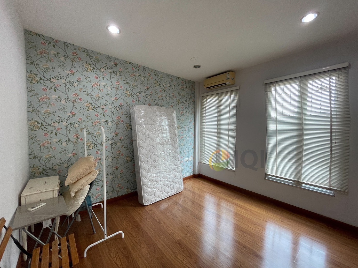 For sale Baan Klang Muang British Town Srinakarin  image