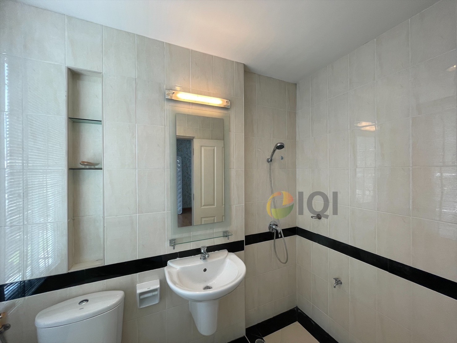 For sale Baan Klang Muang British Town Srinakarin  image