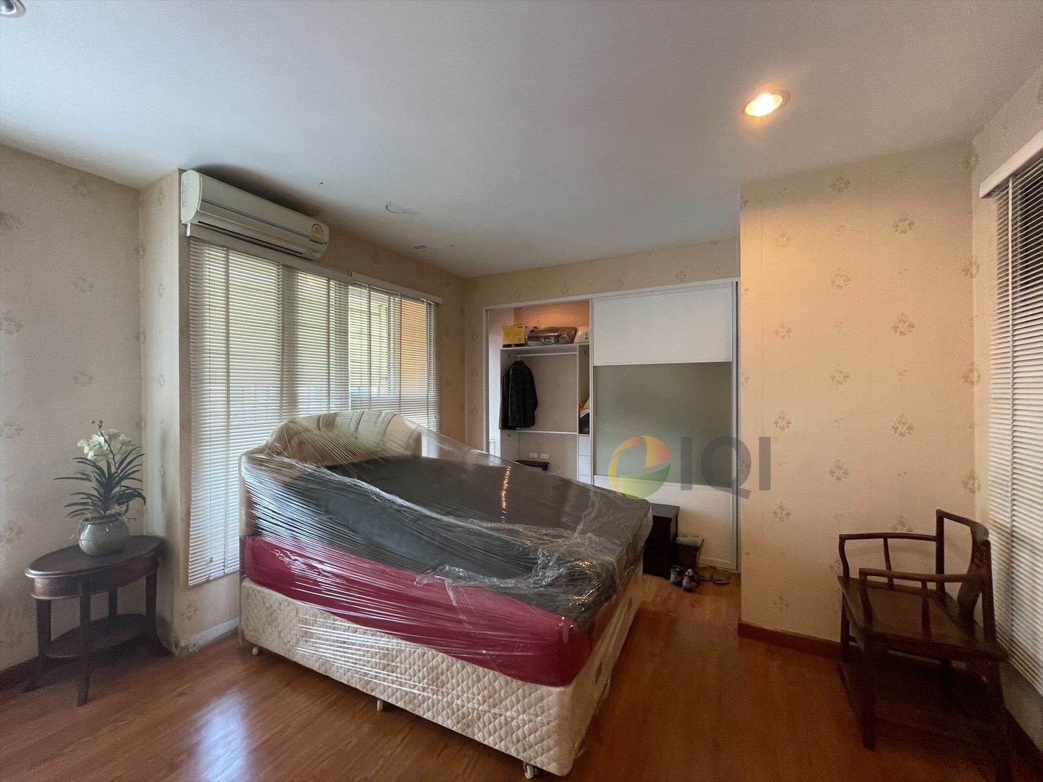 For sale Baan Klang Muang British Town Srinakarin  image