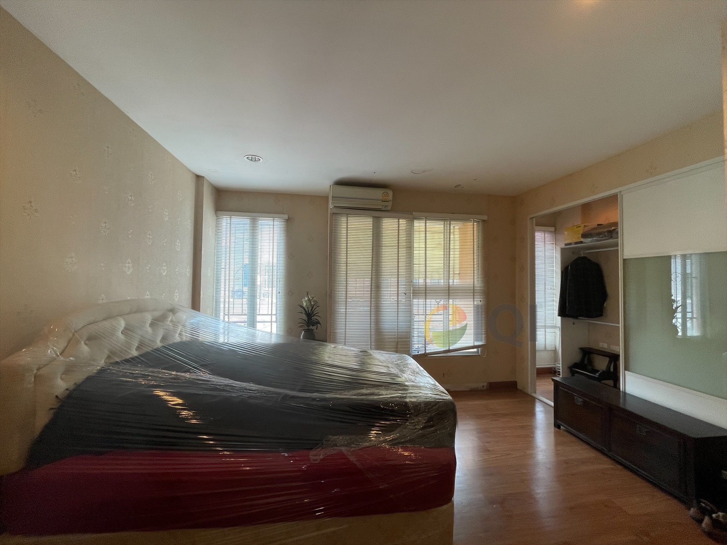 For sale Baan Klang Muang British Town Srinakarin  image