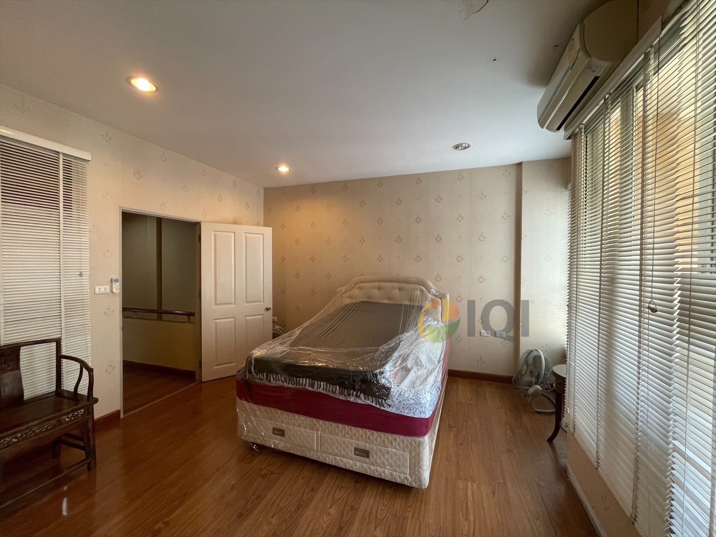 For sale Baan Klang Muang British Town Srinakarin  image