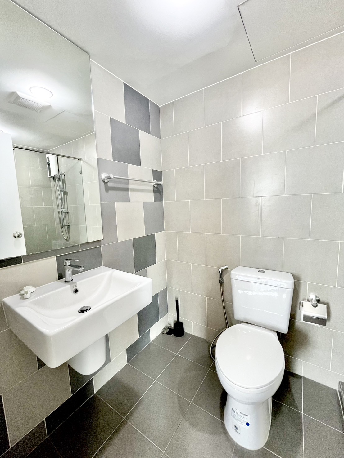 Condo for sale CHEWATHAI PHETKASEM 27   image