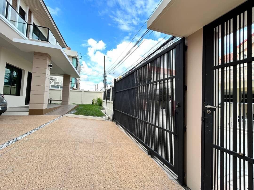 House for sale, own build, 2-story detached house, modern style, Lat Phrao 101 image