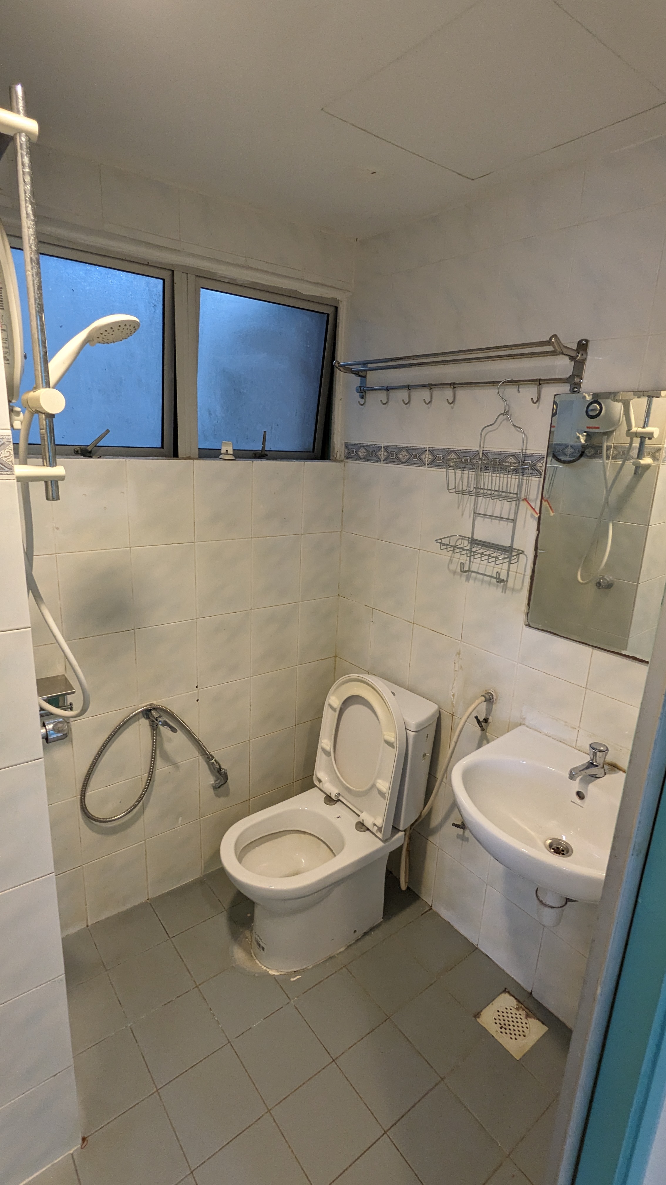 Sri Petaling Endah Ria Renovated 3 Bedrooms Condominium for SALE RM350k image