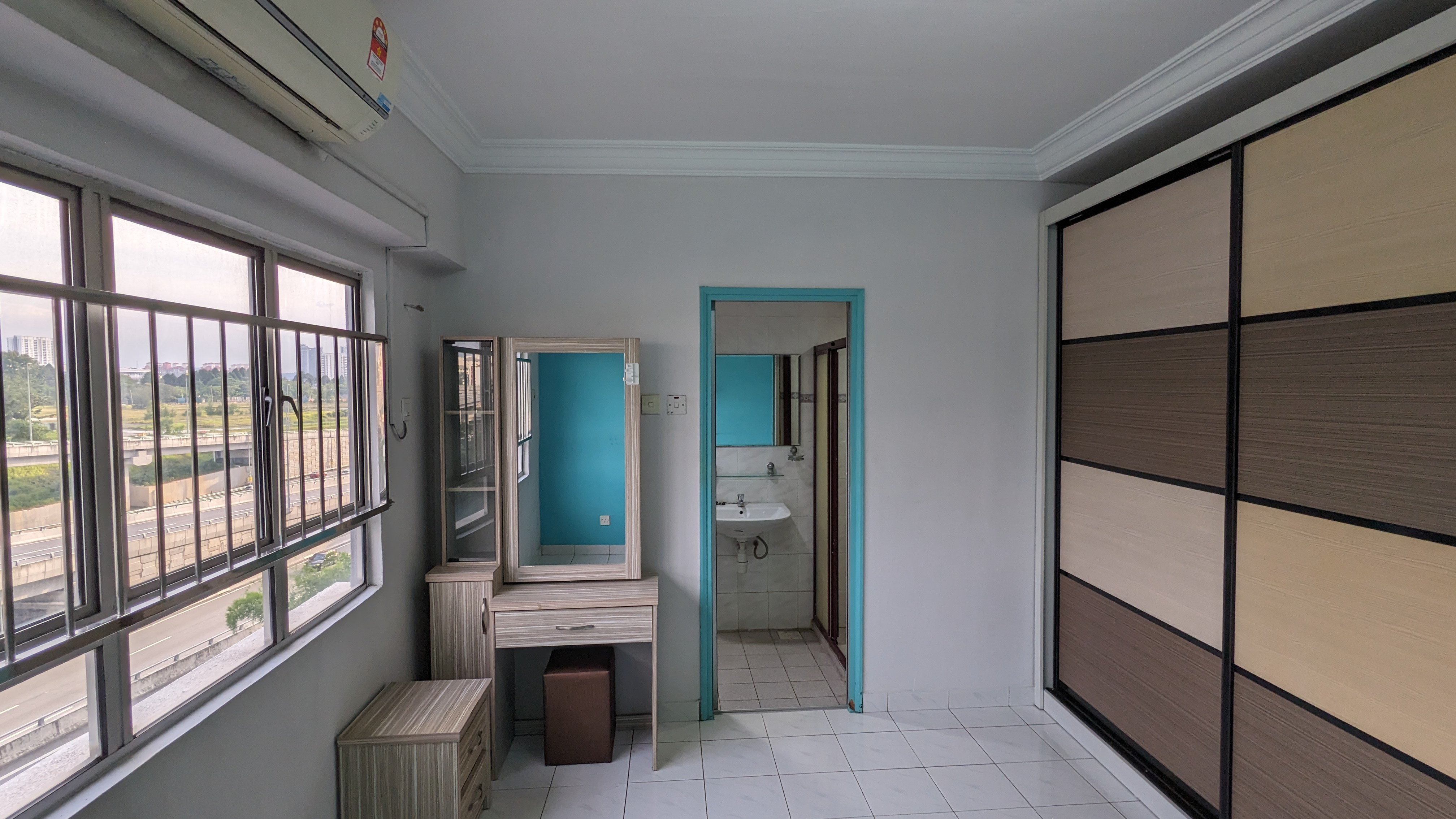Sri Petaling Endah Ria Renovated 3 Bedrooms Condominium for SALE RM350k image