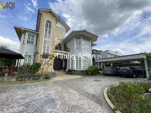 Perdana Lakeview East photo