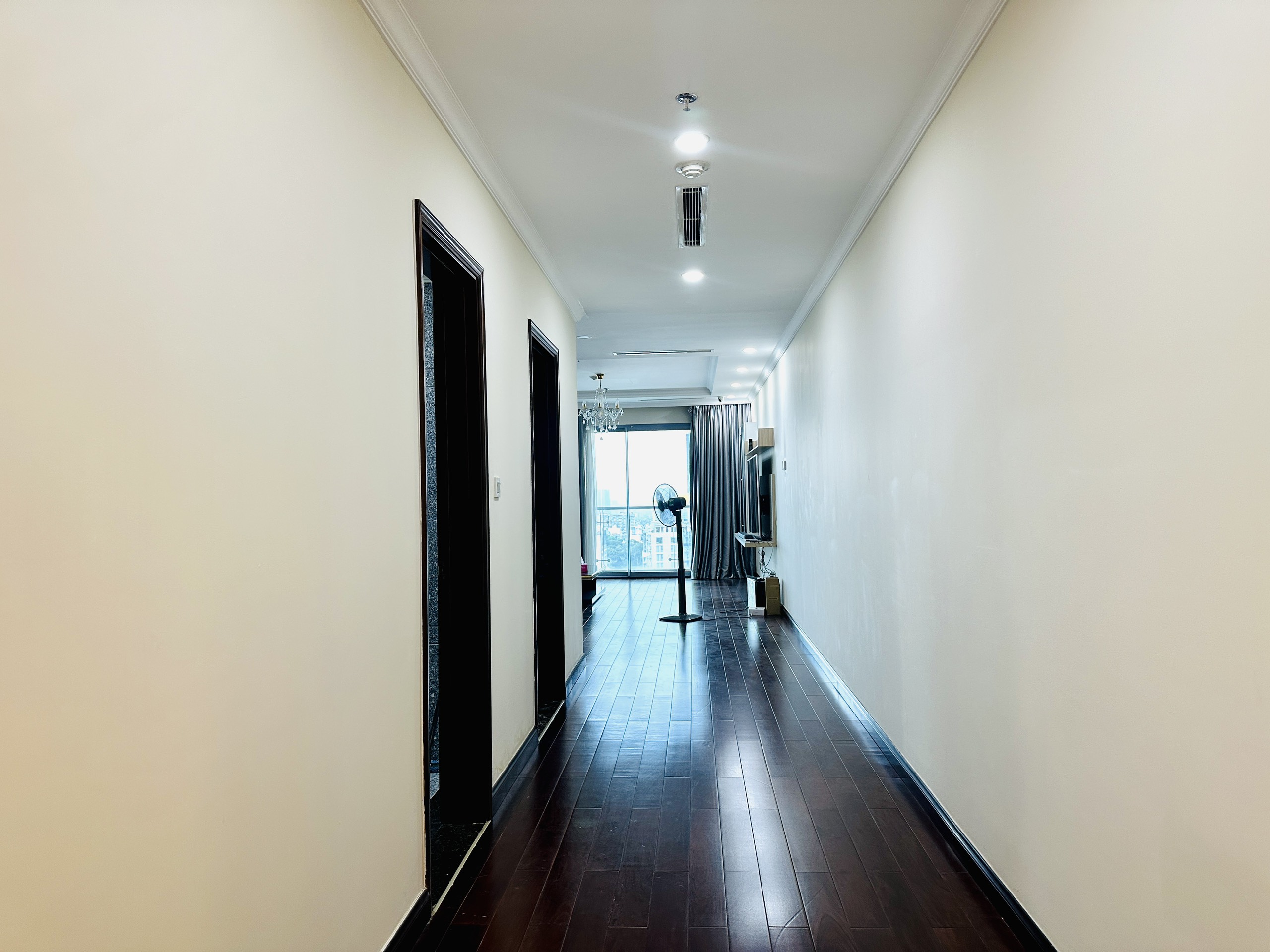 VINCOM ĐỒNG KHỞI, District 1, 4 bedrooms, Fully Furnished image