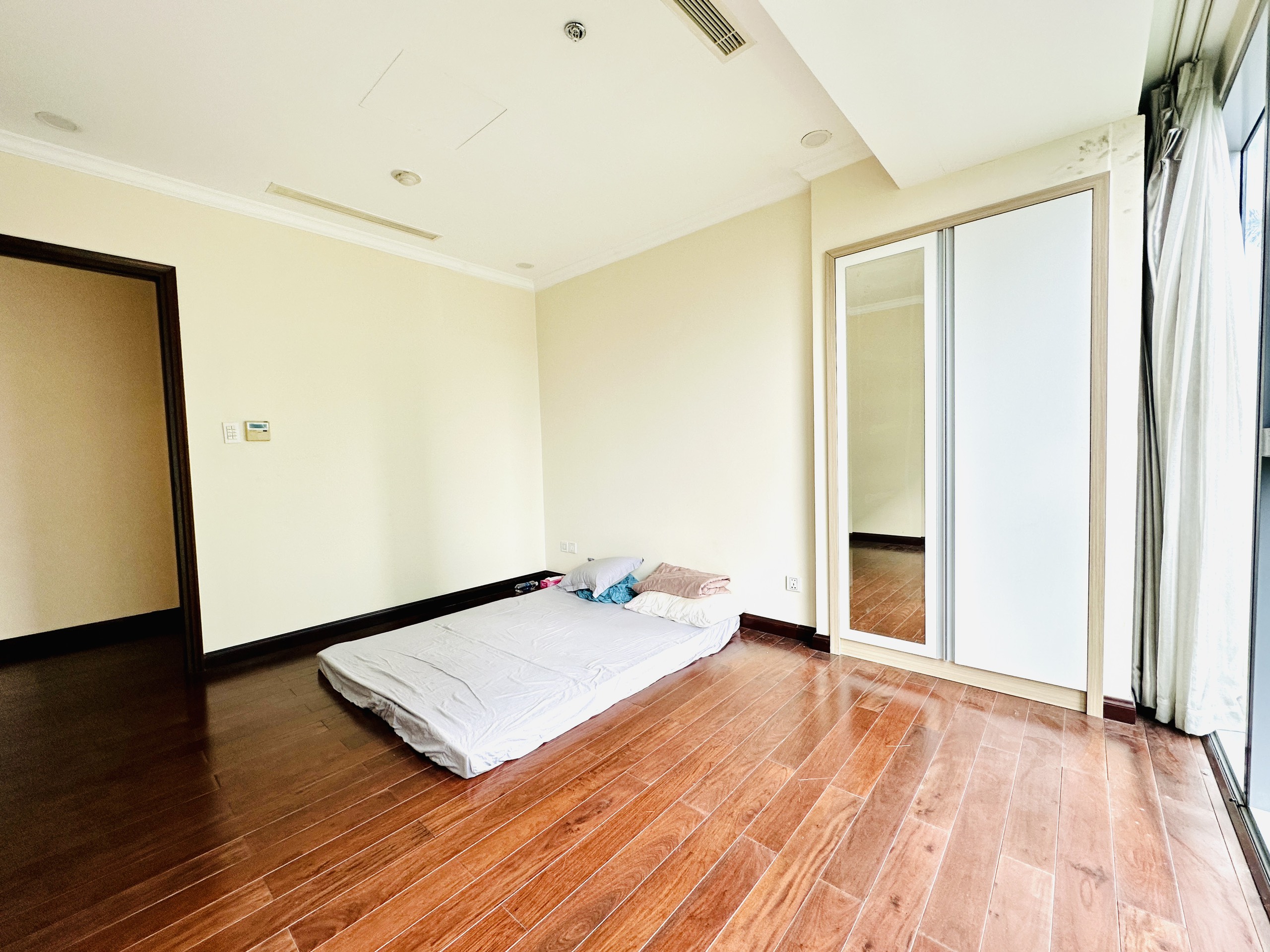 VINCOM ĐỒNG KHỞI, District 1, 4 bedrooms, Fully Furnished image