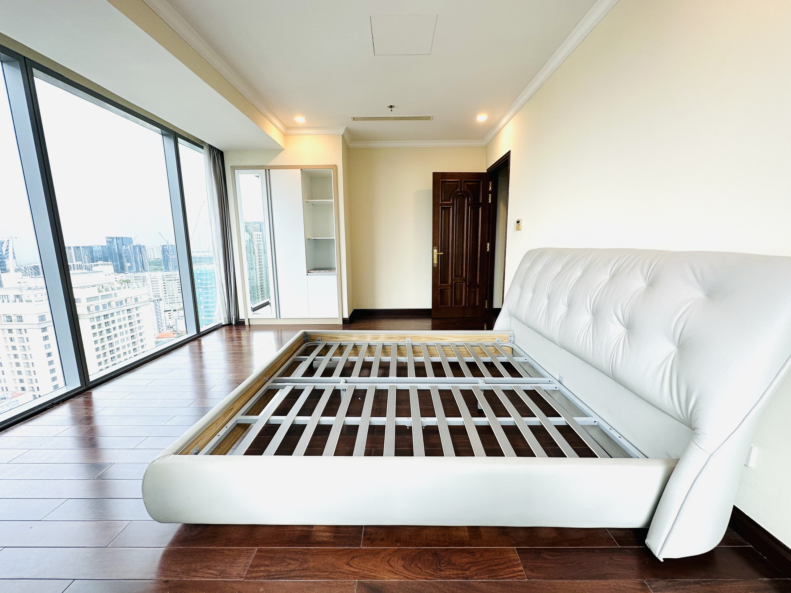 VINCOM ĐỒNG KHỞI, District 1, 4 bedrooms, Fully Finished image