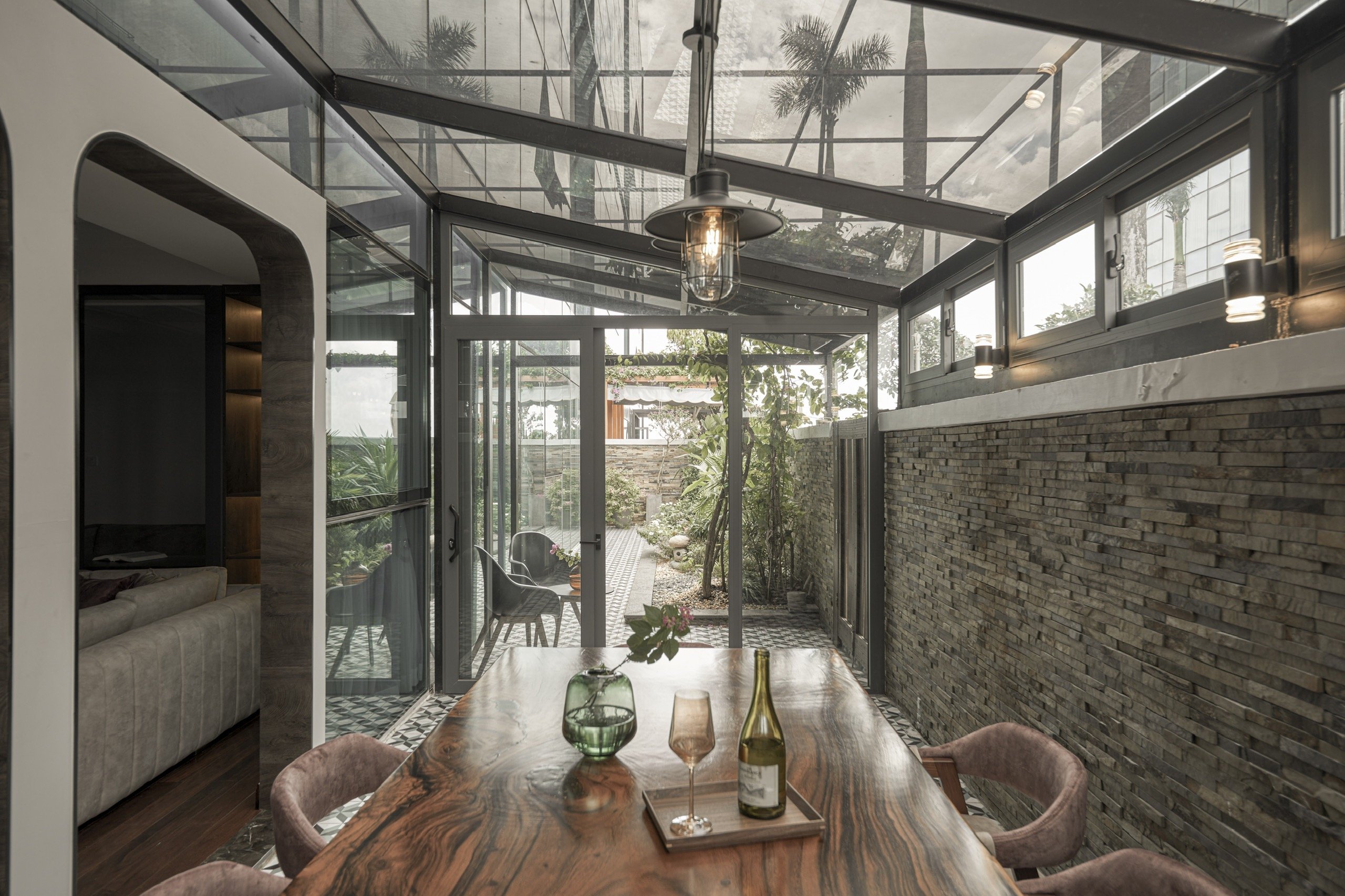 VINCOM ĐONG KHOI, District 1, 2 bedrooms, Fully Furnished image