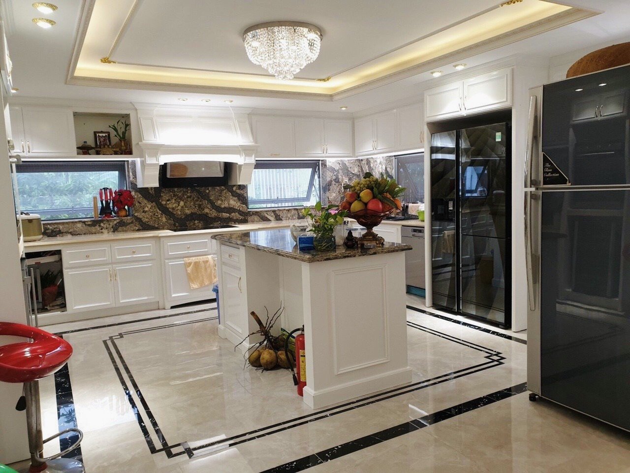 PHU MY HUNG CORNER VILLA, District 7, 5 Bedrooms, Full Furnished image