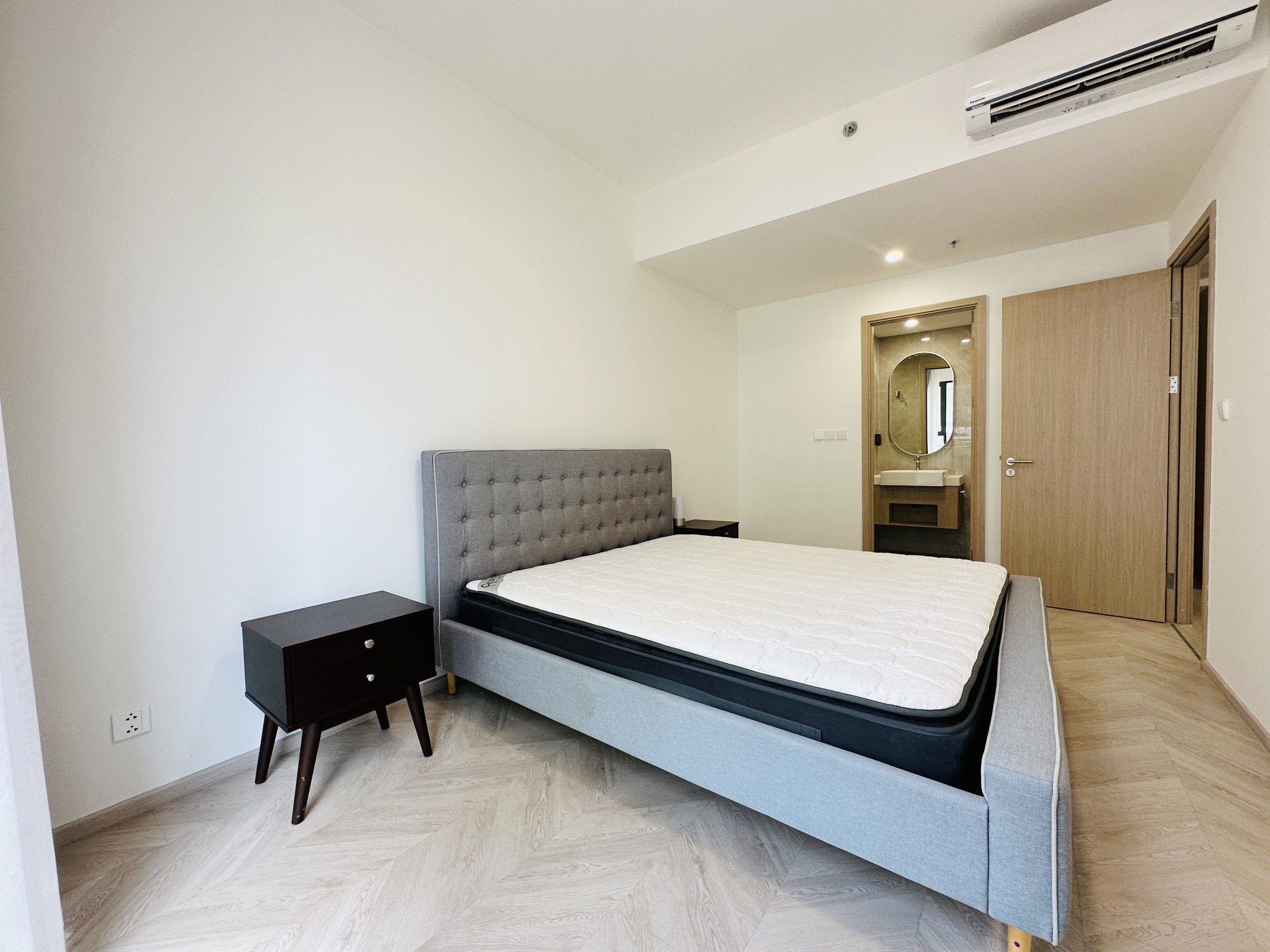 MASTERI CENTRE POINT, District 9, 2 Bedrooms, Full Furnished image