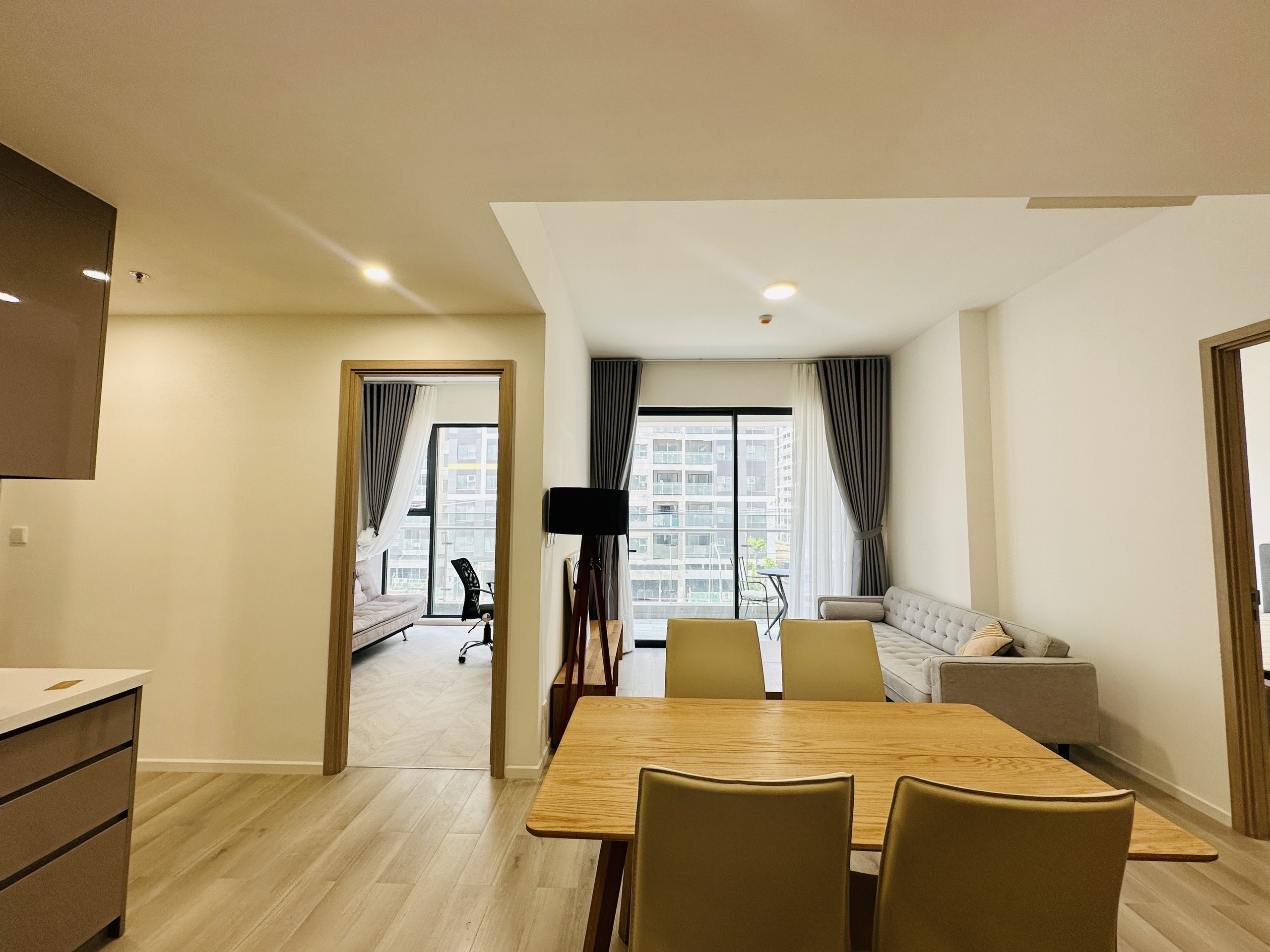 MASTERI CENTRE POINT, District 9, 2 Bedrooms, Full Furnished image