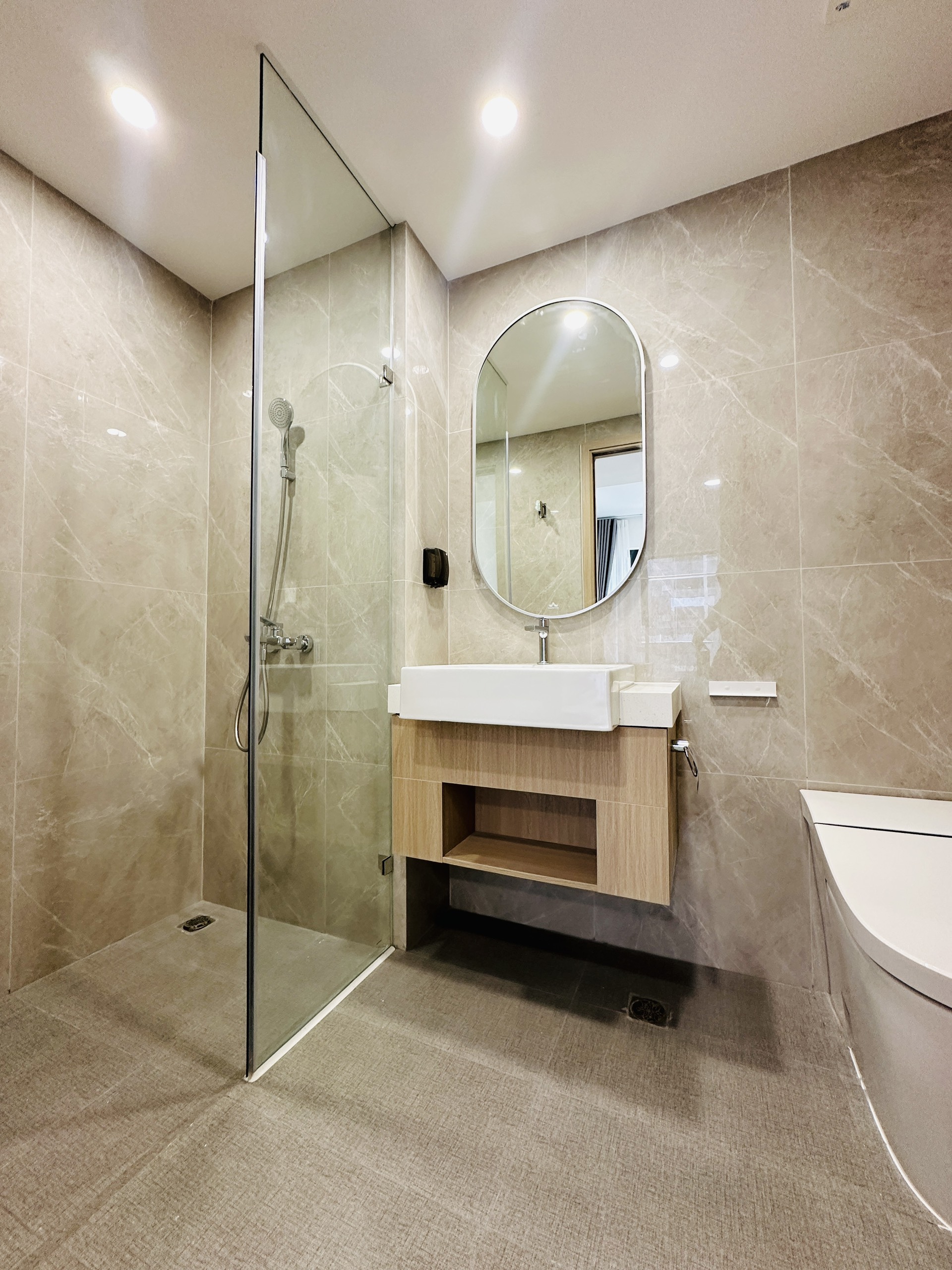 MASTERI CENTRE POINT, District 9, 2 Bedrooms, Full Furnished image