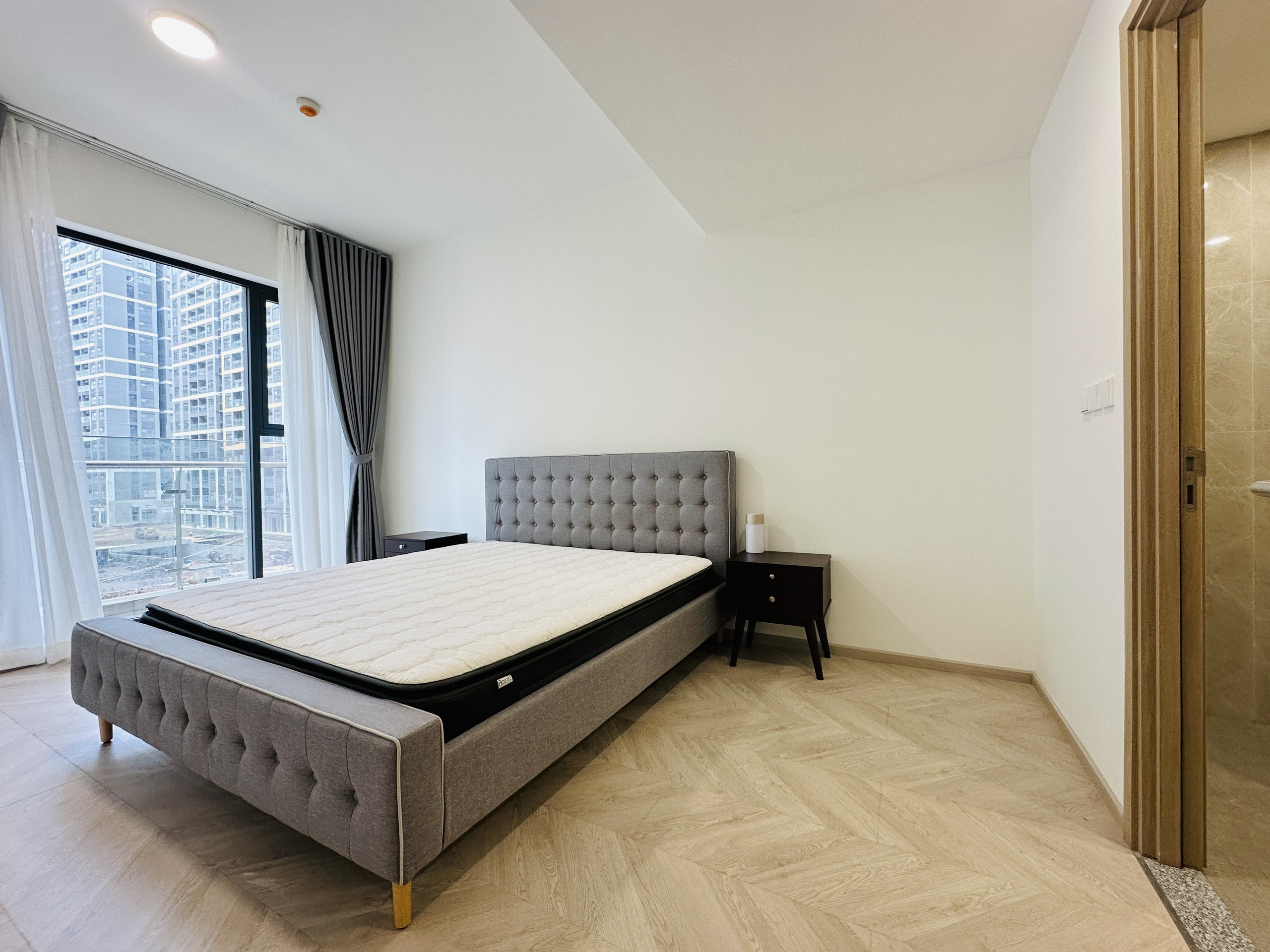 MASTERI CENTRE POINT, District 9, 2 Bedrooms, Full Furnished image