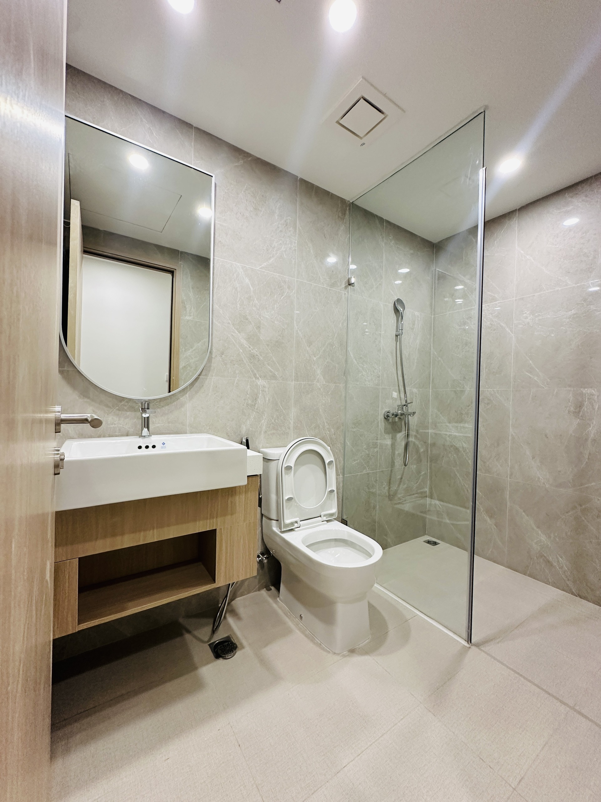 MASTERI CENTRE POINT, District 9, 2 Bedrooms, Full Furnished image