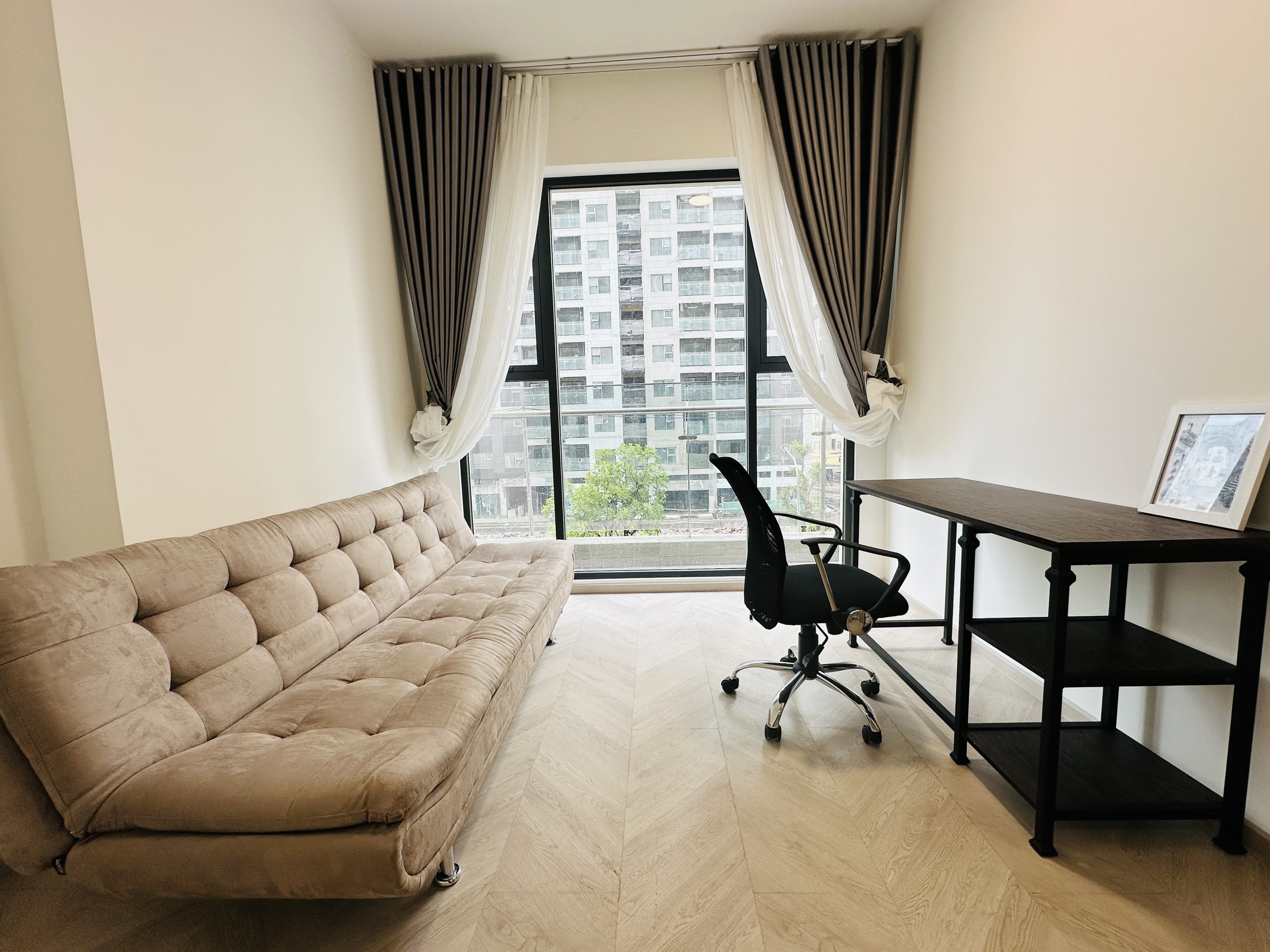 MASTERI CENTRE POINT, District 9, 2 Bedrooms, Full Furnished image