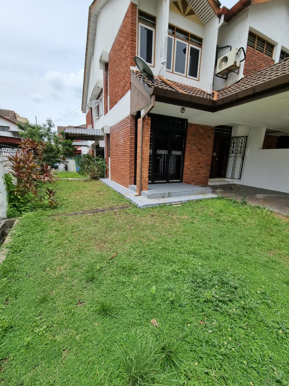 2 Storey Semi-D Taman Island Glades image