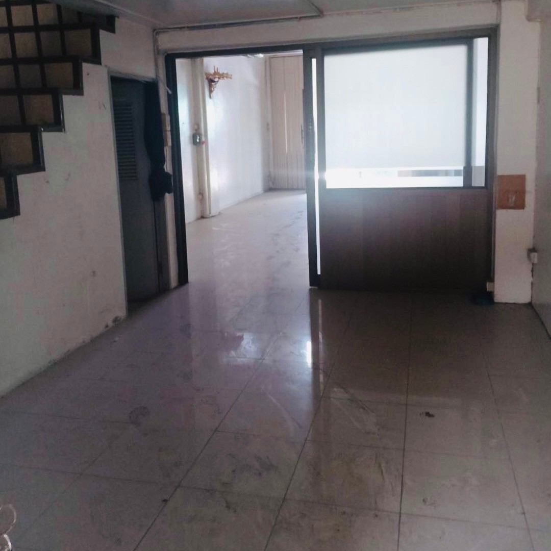 Commercial building for sale, 4 and a half floors image