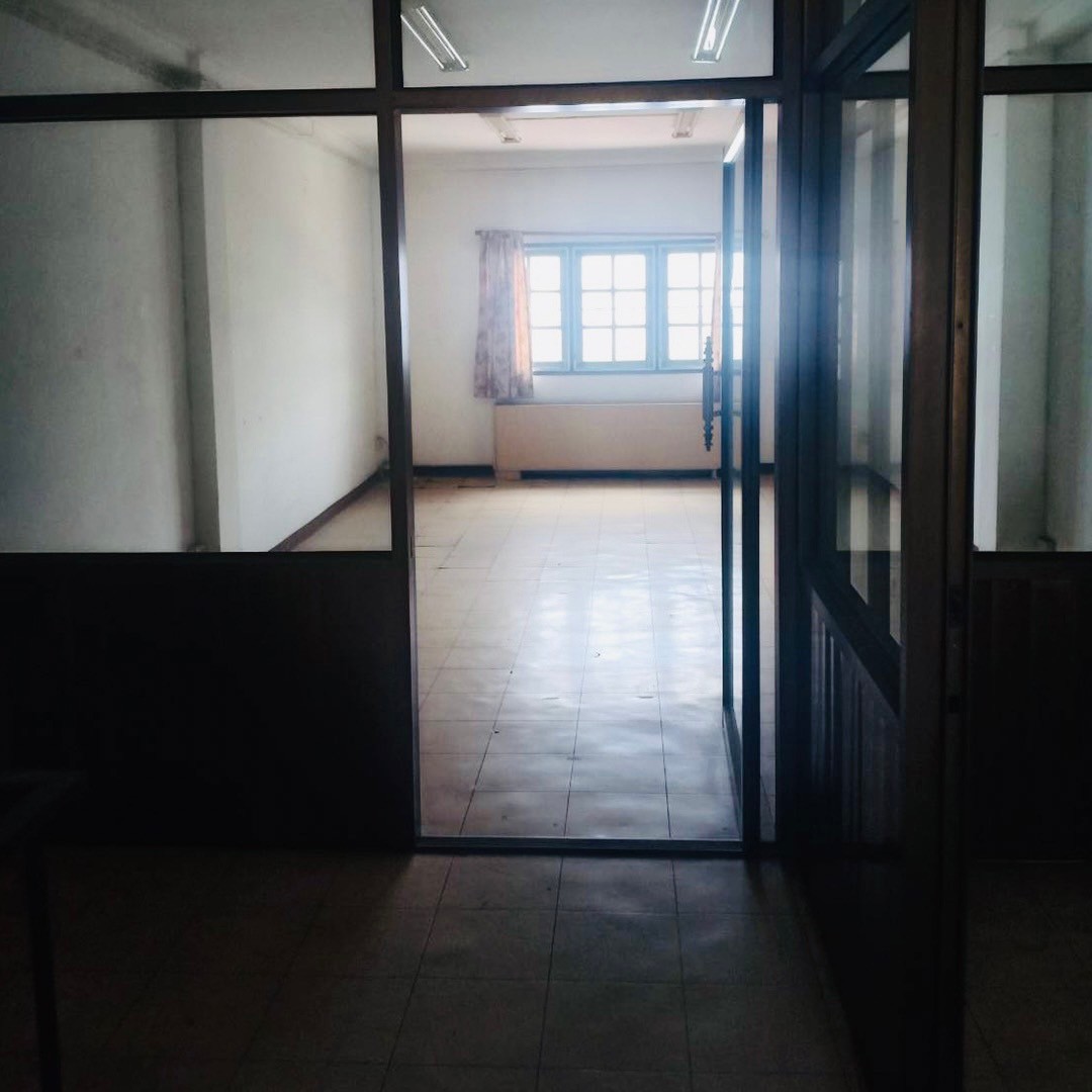 Commercial building for sale, 4 and a half floors image