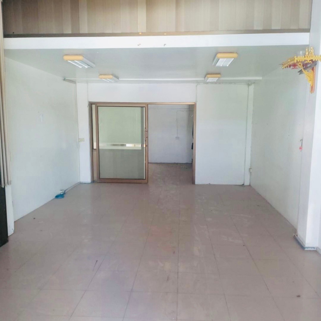 Commercial building for sale, 4 and a half floors image