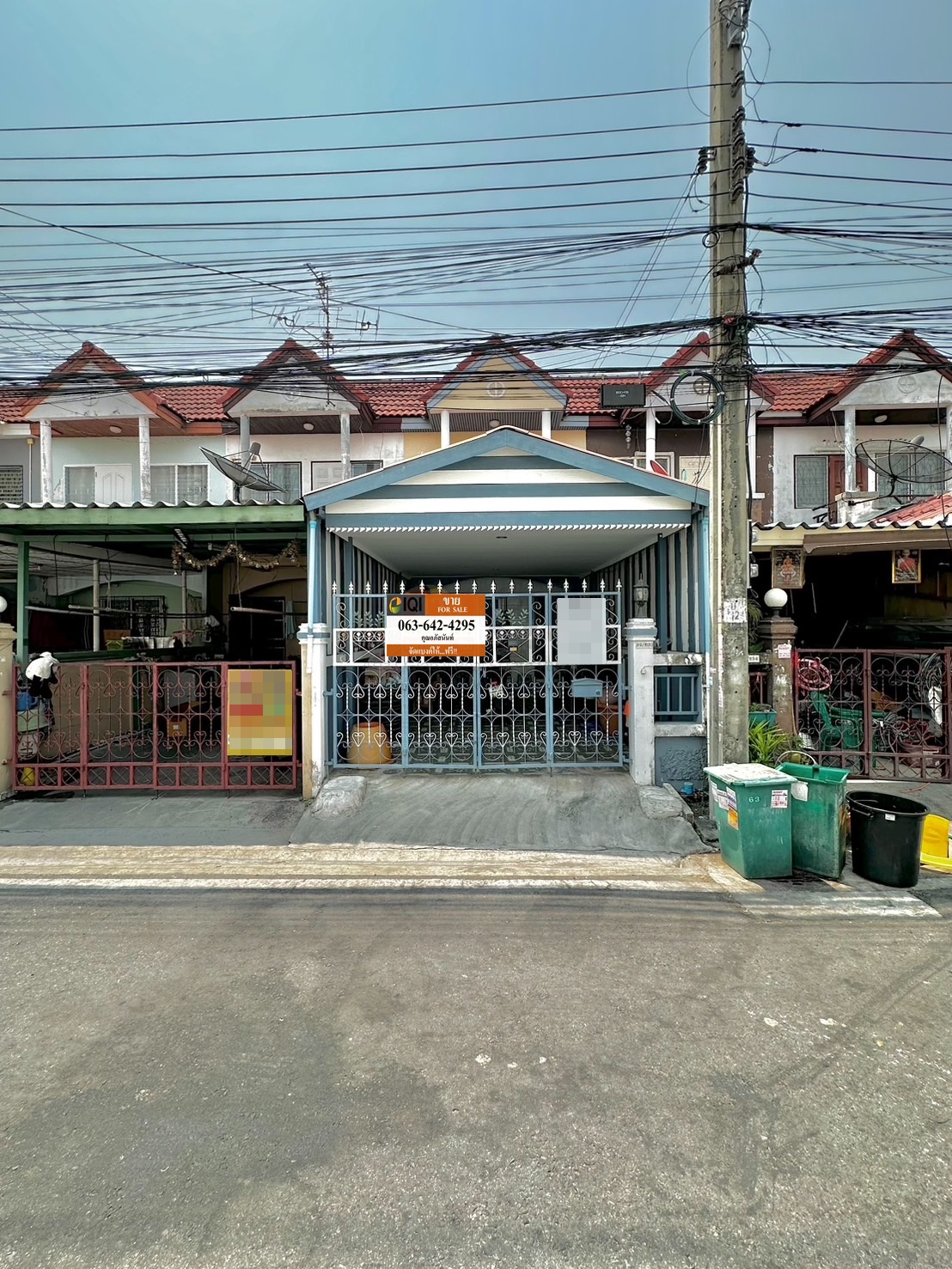 Townhouse for sale Sap Din Thong Theparak Village image