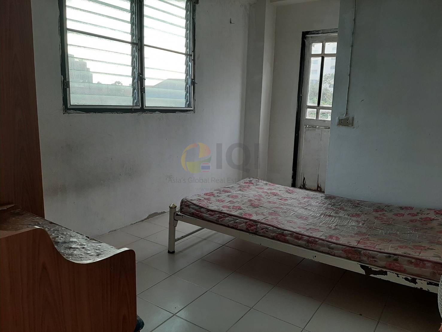 For sale, 4.5-story shophouse Charansanitwong Soi 4, near (Tha Phra Temple) image