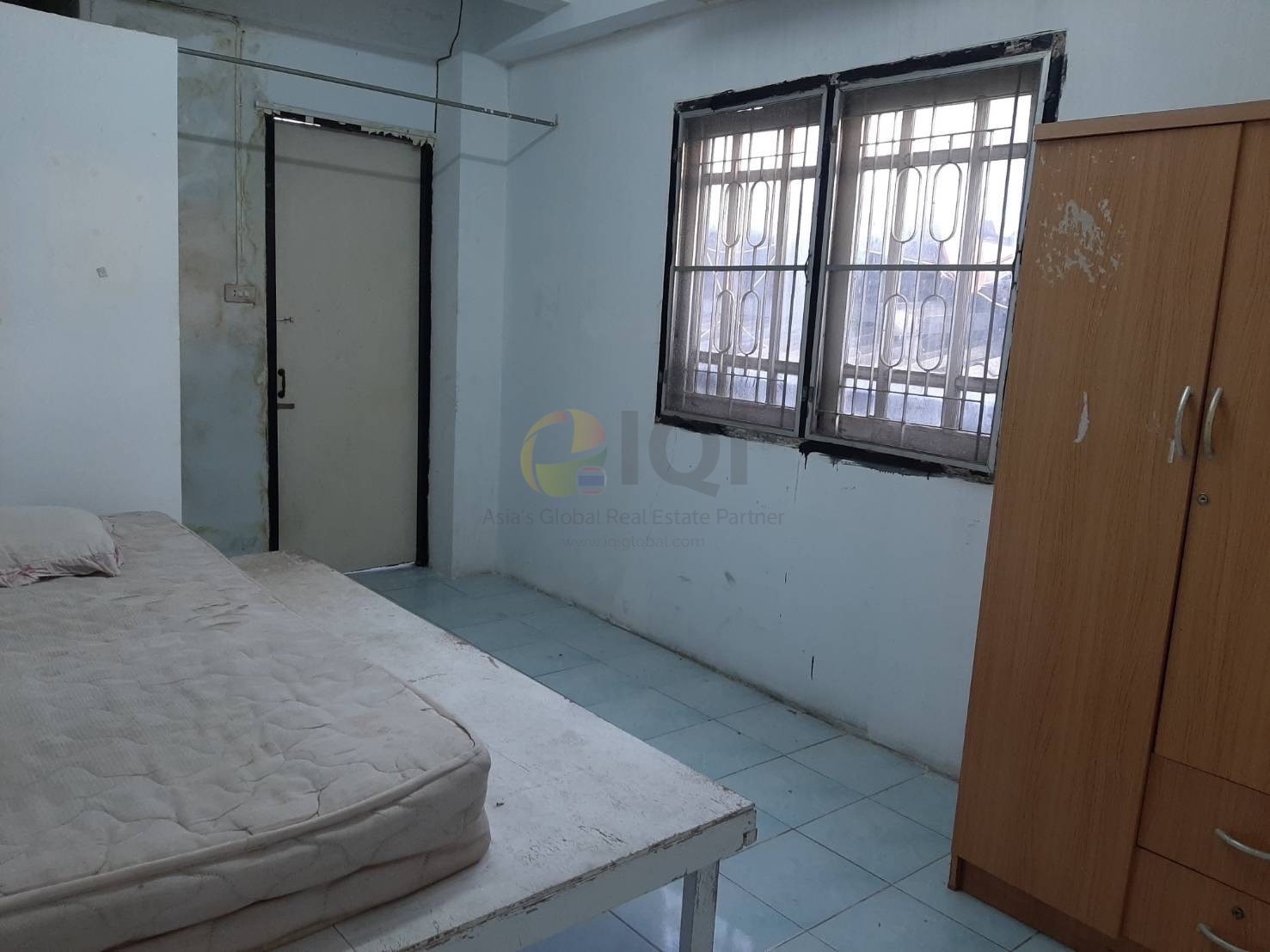 For sale, 4.5-story shophouse Charansanitwong Soi 4, near (Tha Phra Temple) image