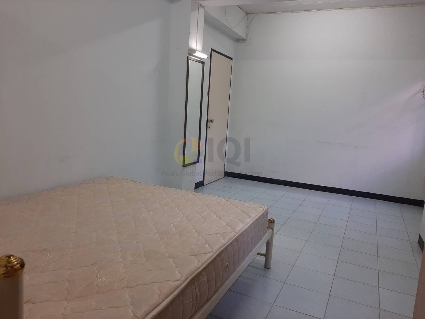 For sale, 4.5-story shophouse Charansanitwong Soi 4, near (Tha Phra Temple) image